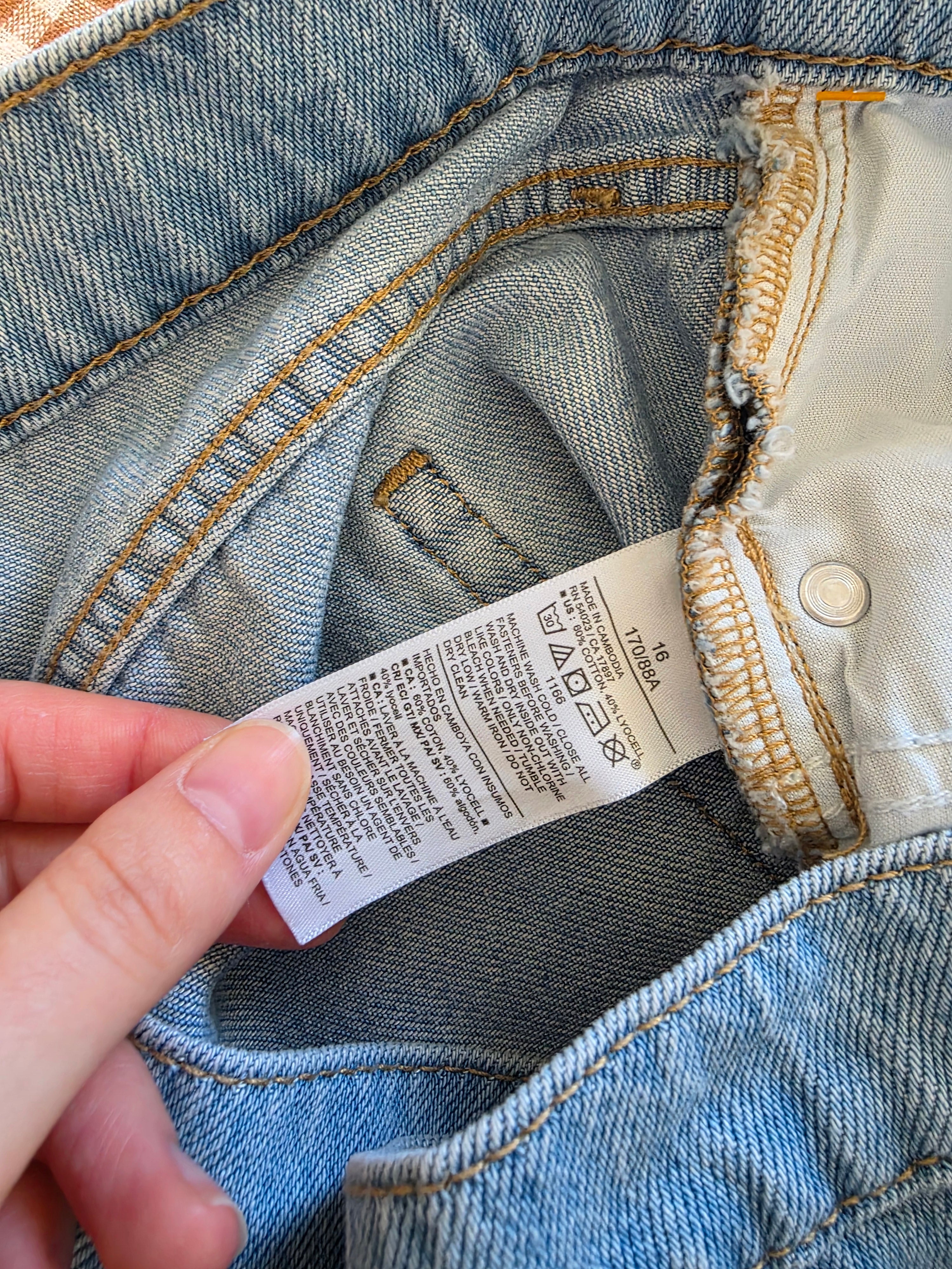 NEW Light Wash Baggy Denim Short (16)