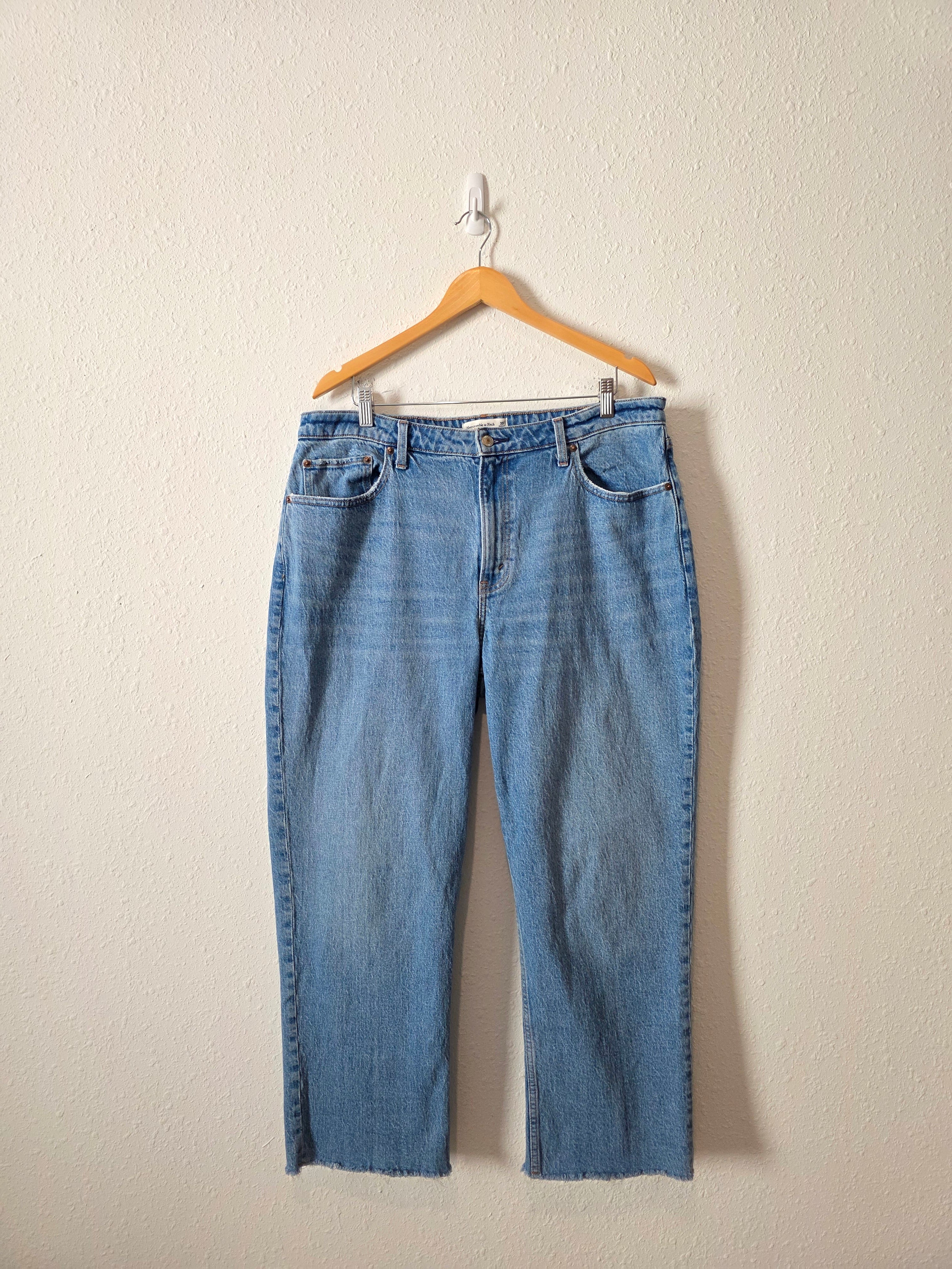 Abercrombie Vintage Straight Jeans (33)