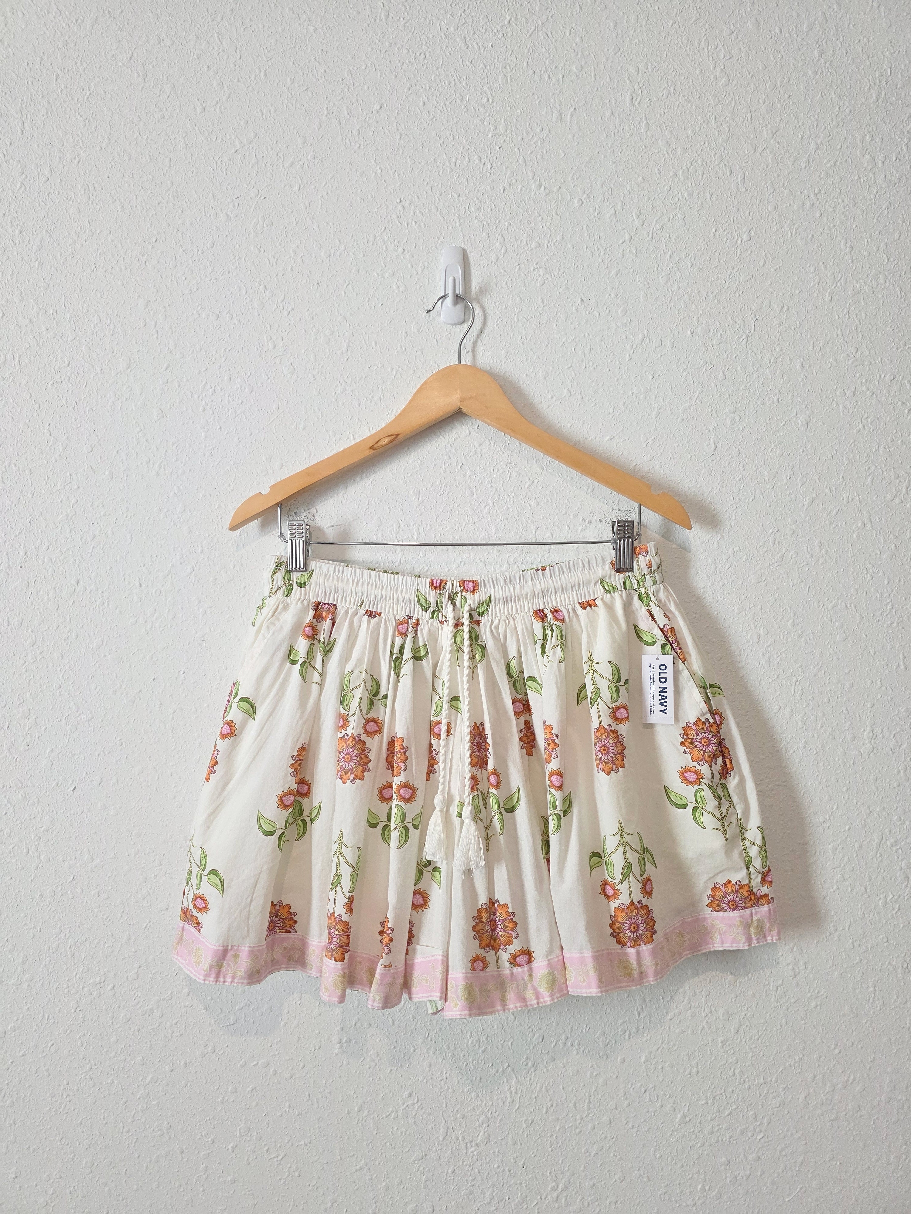 NEW Floral Flowy Shorts (M)