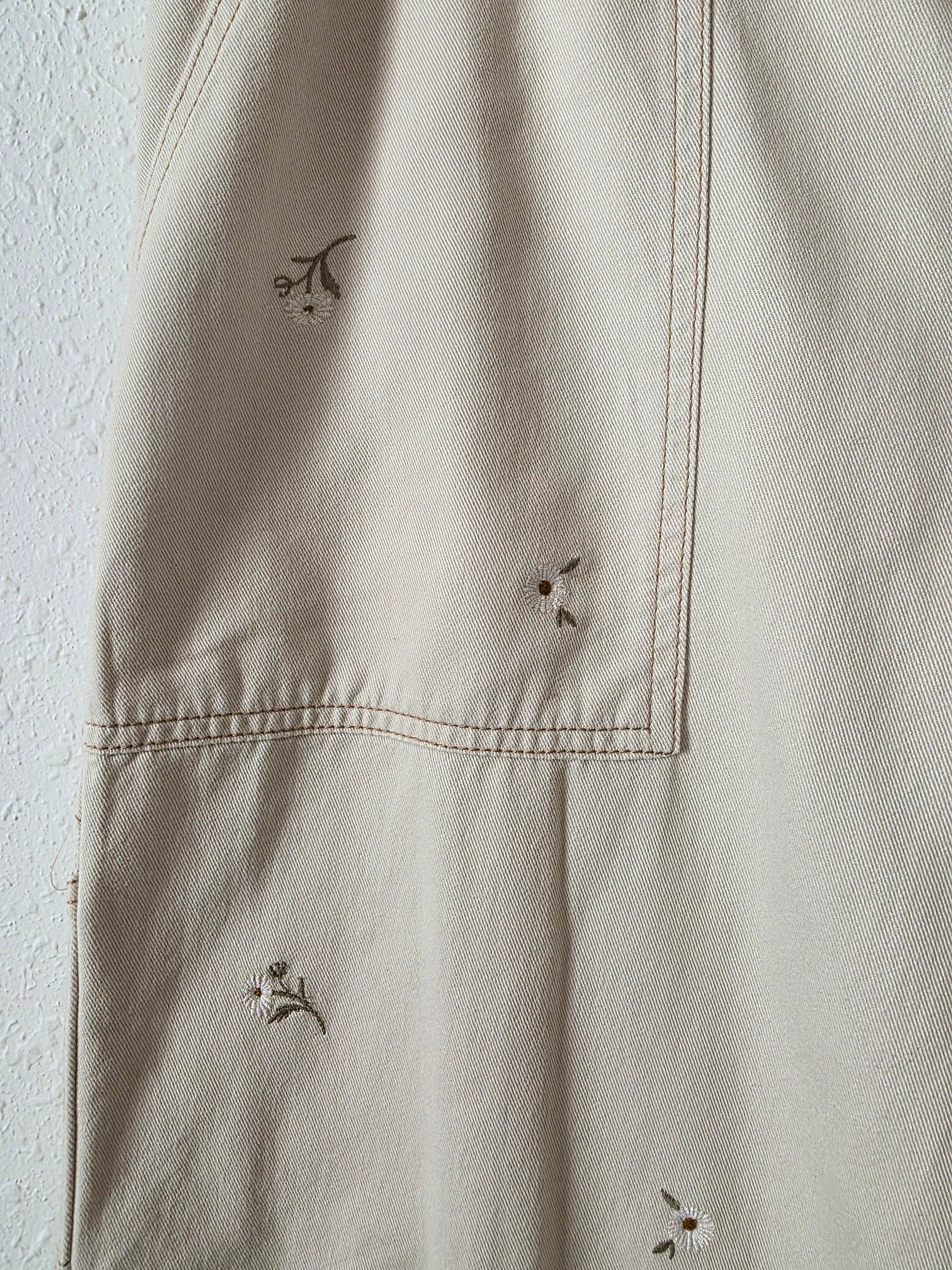 NEW Floral Embroidered Jeans (14)