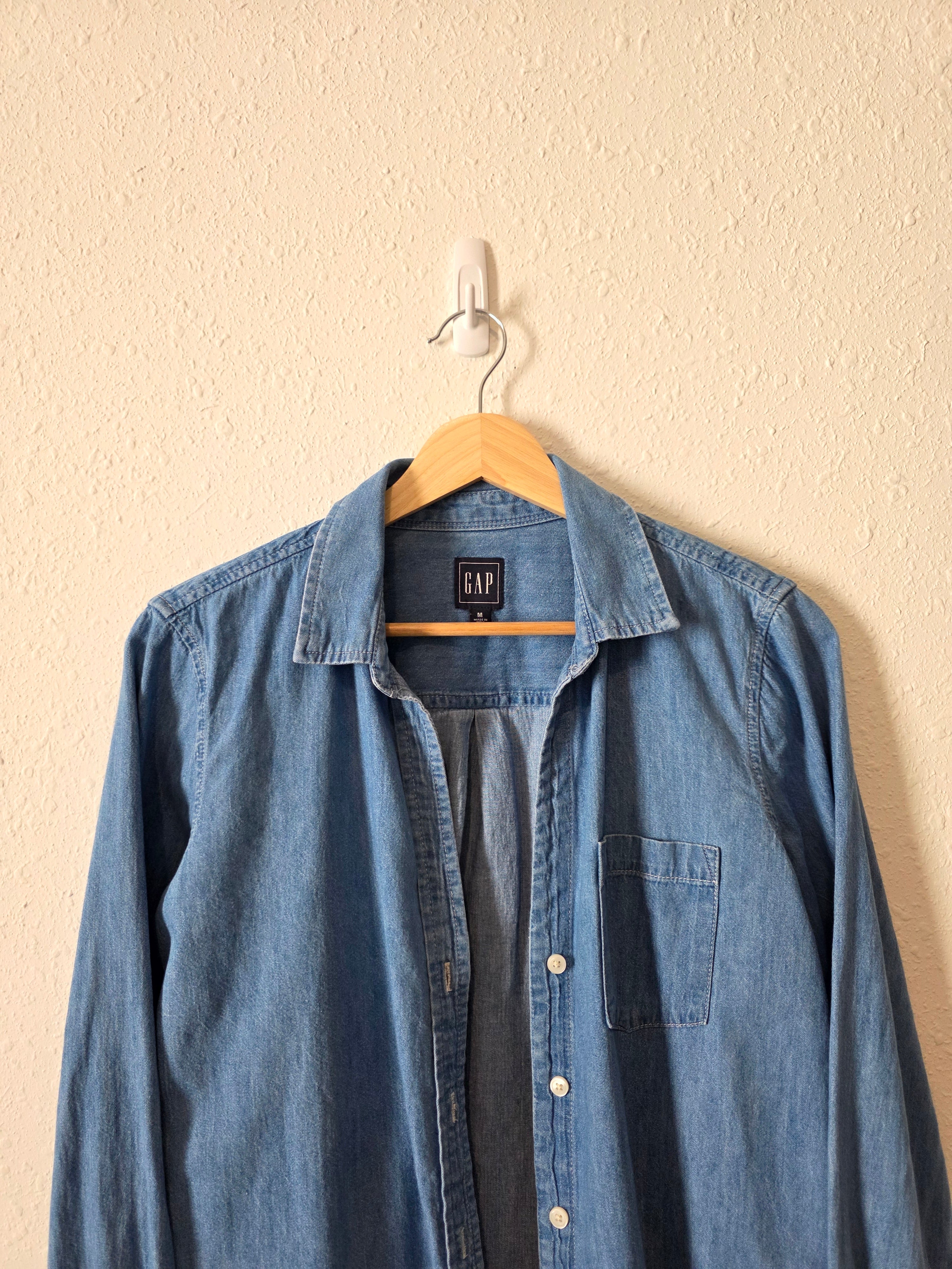 Gap Denim Button Up Shirt (M)