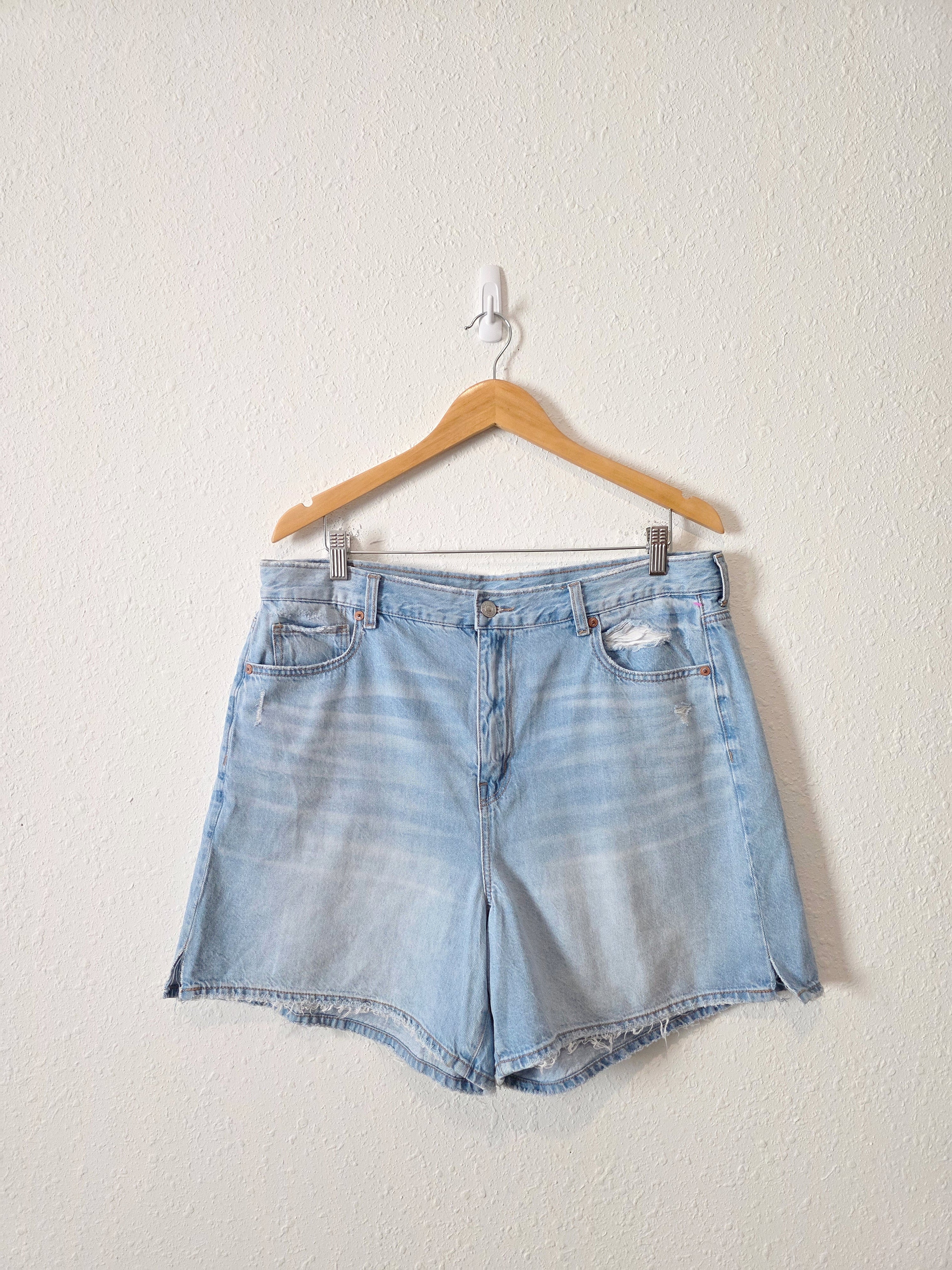 Light Wash Baggy Denim Shorts (16)