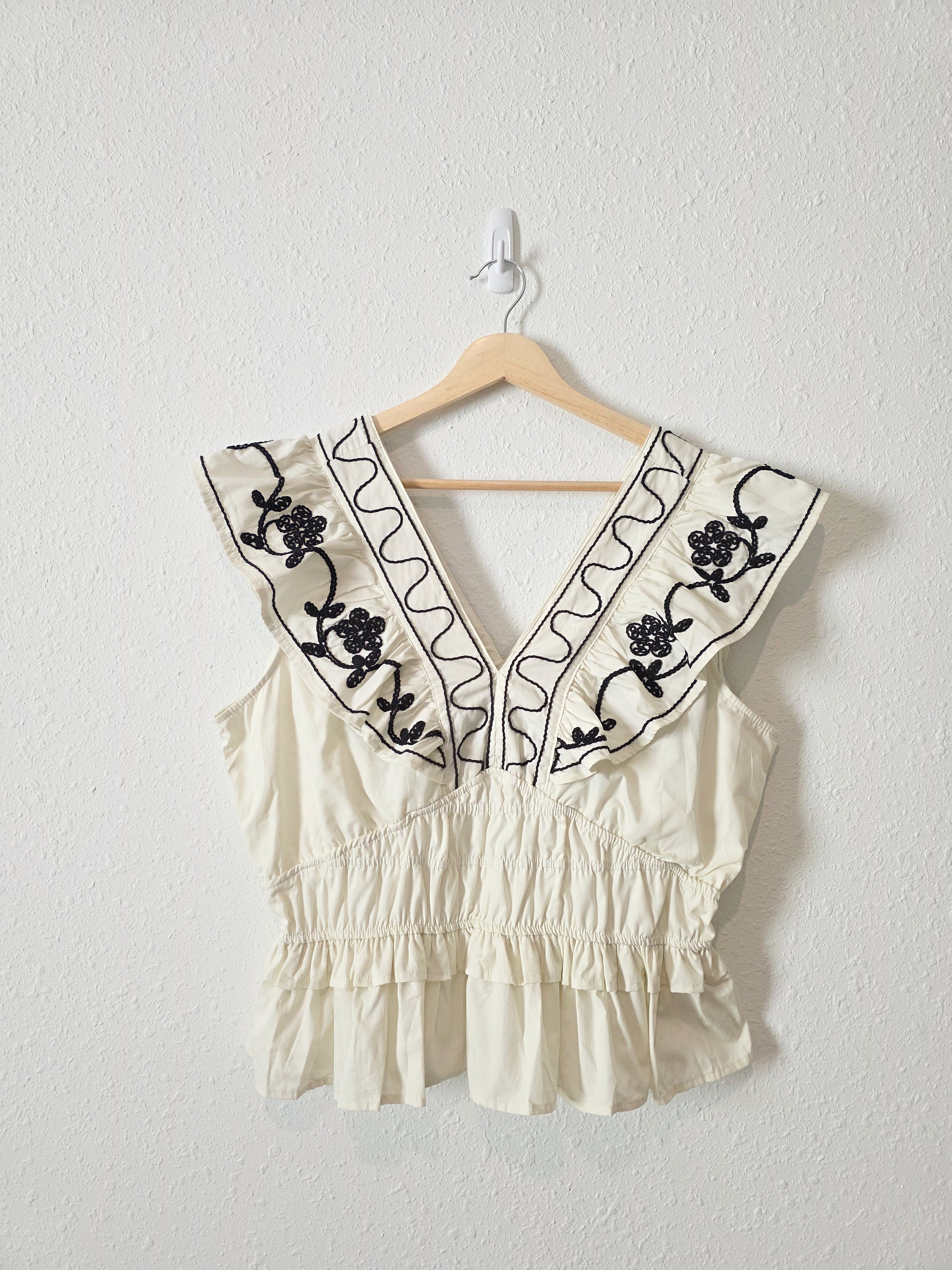 NEW Floral Embroidered Top (XL)