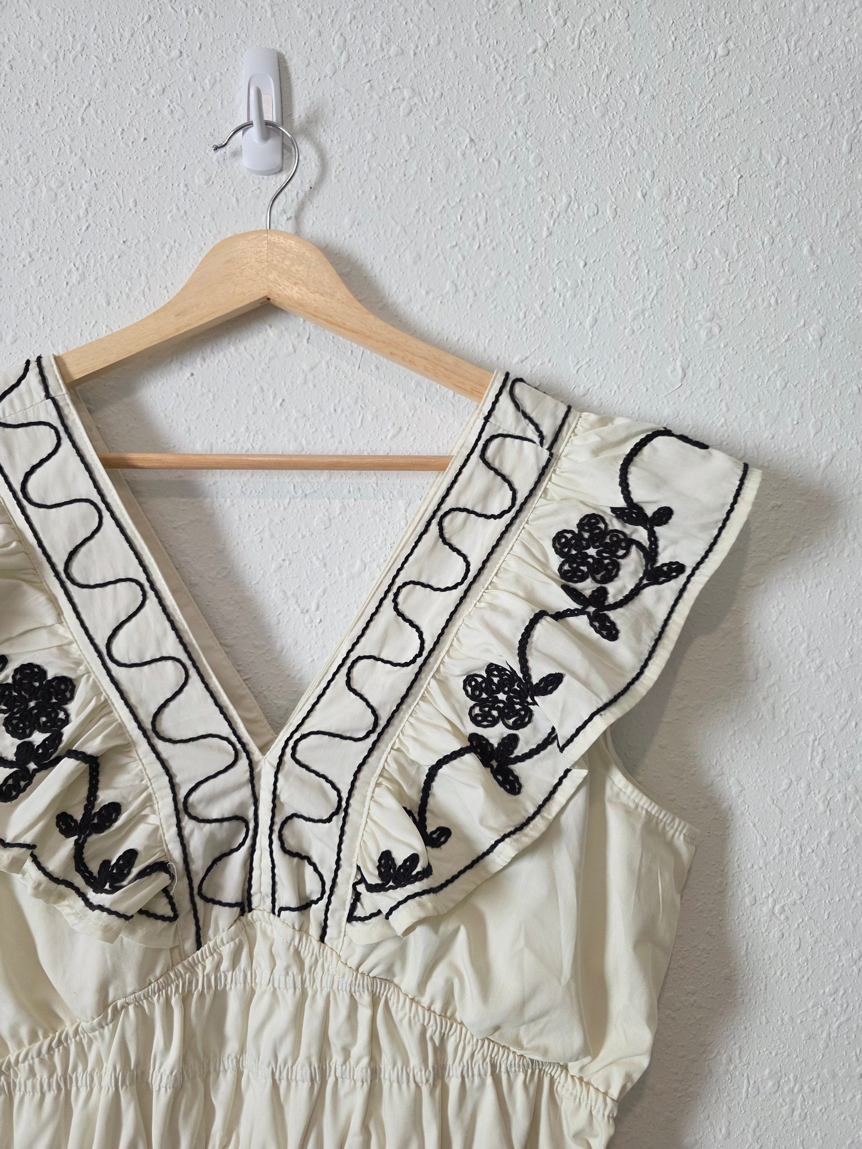 NEW Floral Embroidered Top (XL)