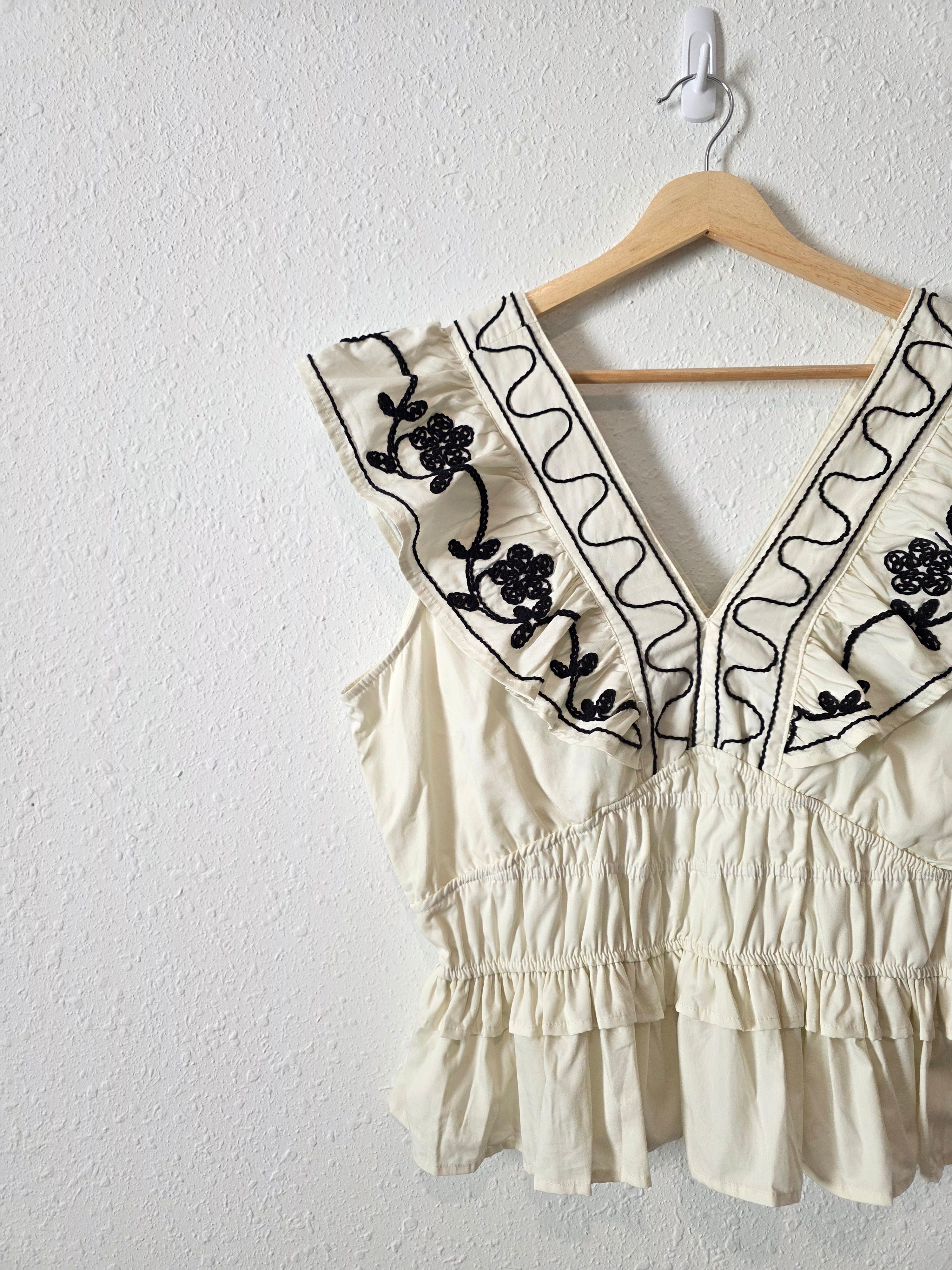 NEW Floral Embroidered Top (XL)