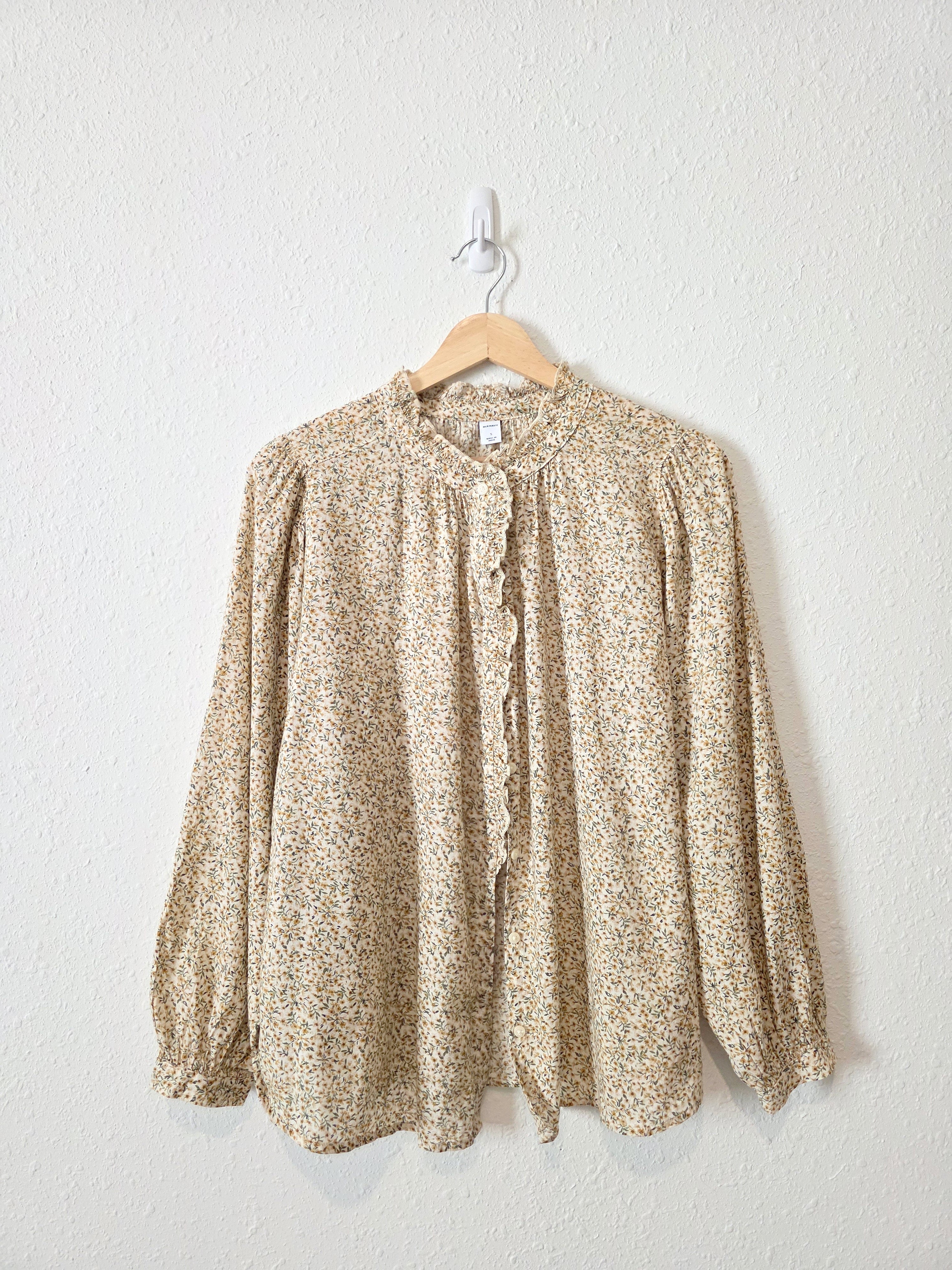 Dainty Floral Button Front Top (S)