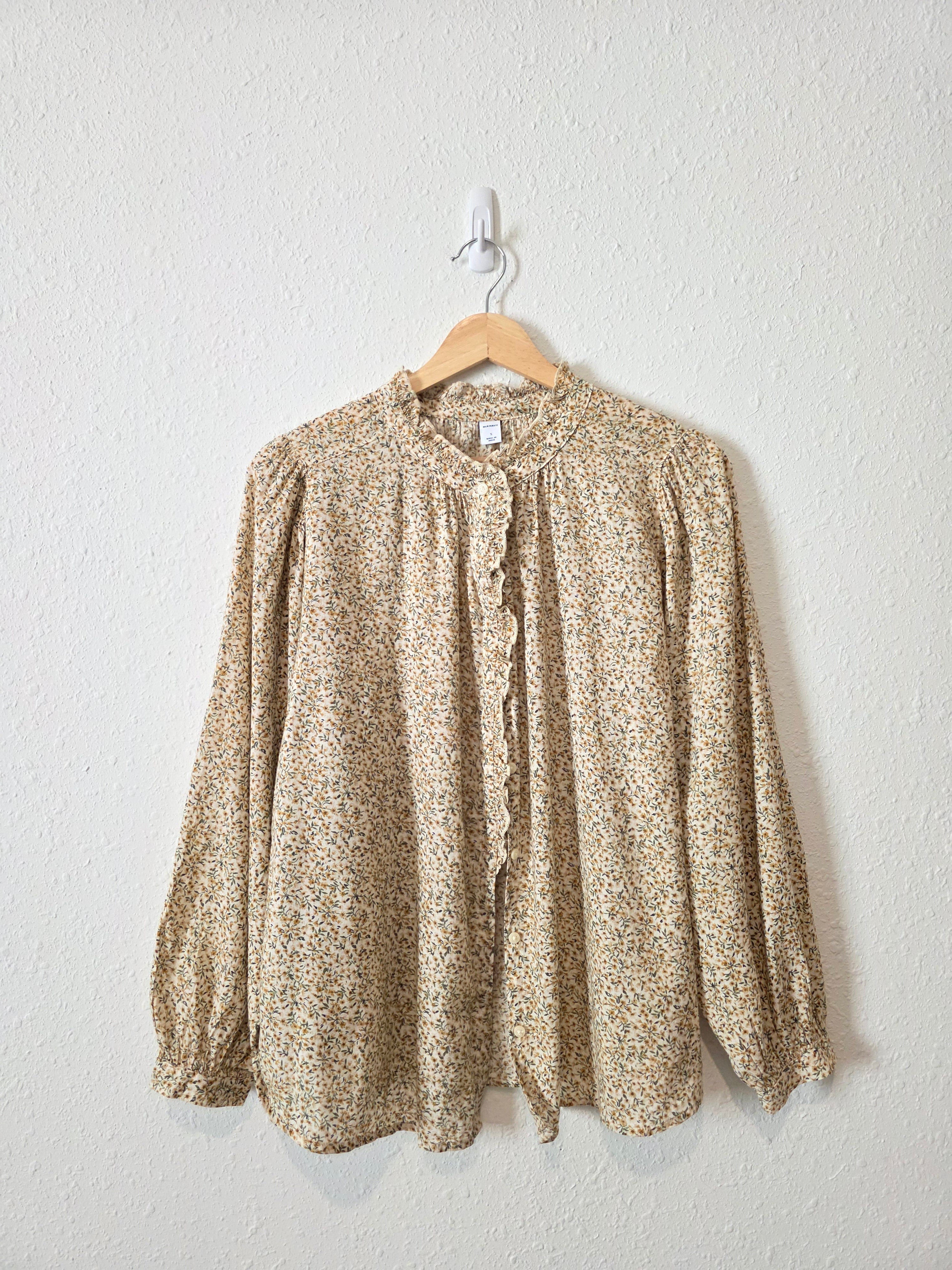 Dainty Floral Button Front Top (S)