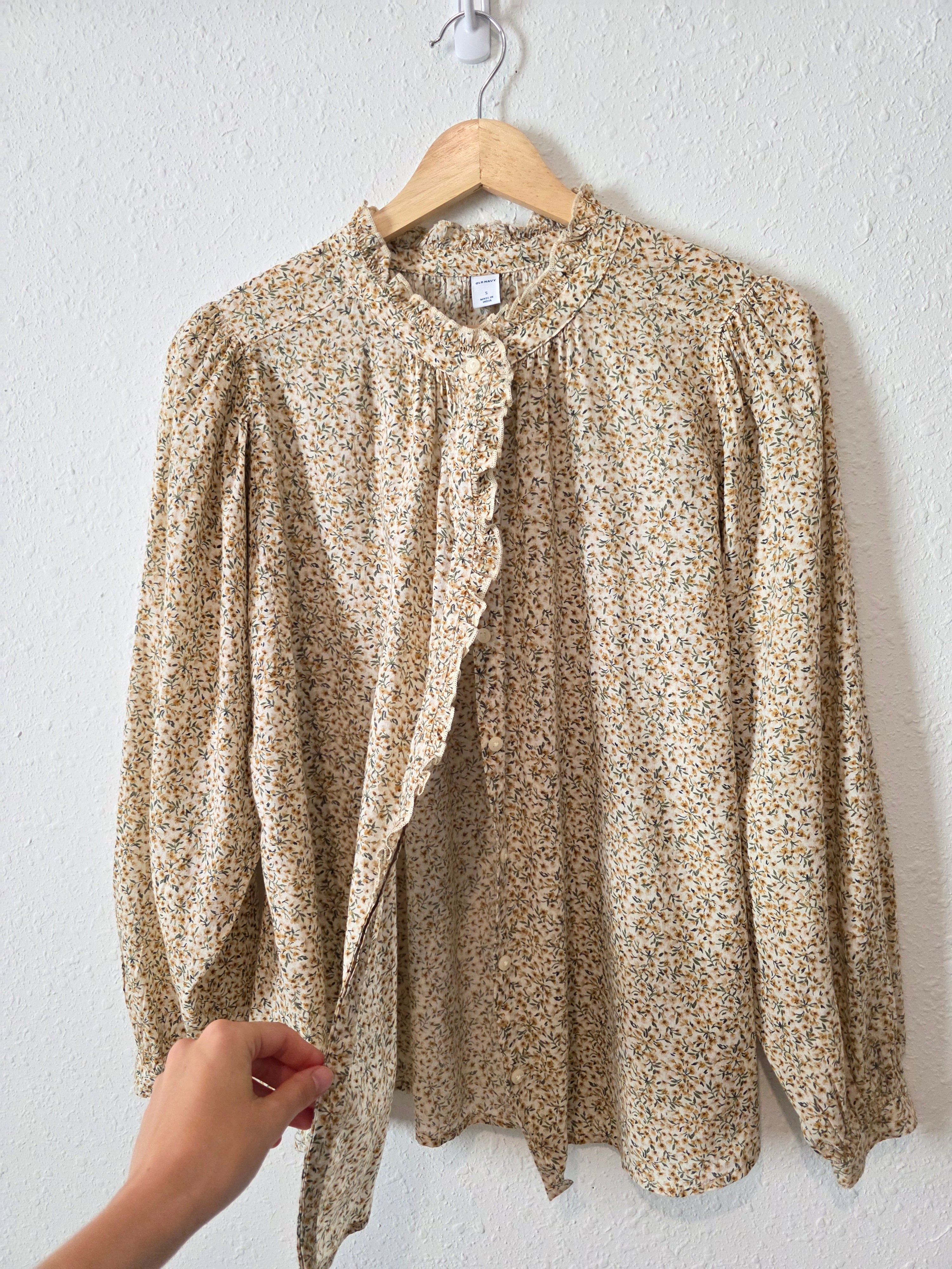 Dainty Floral Button Front Top (S)