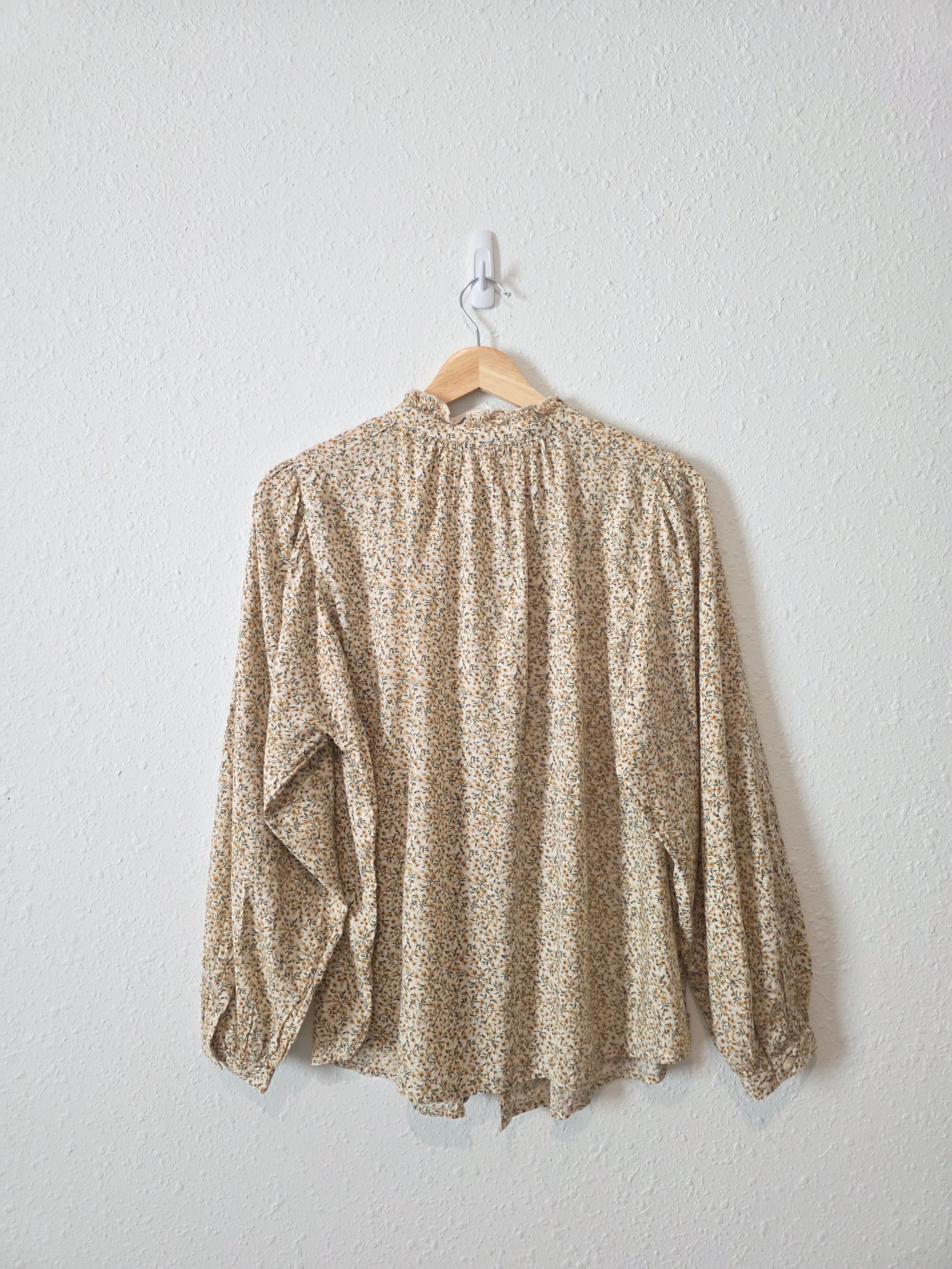 Dainty Floral Button Front Top (S)