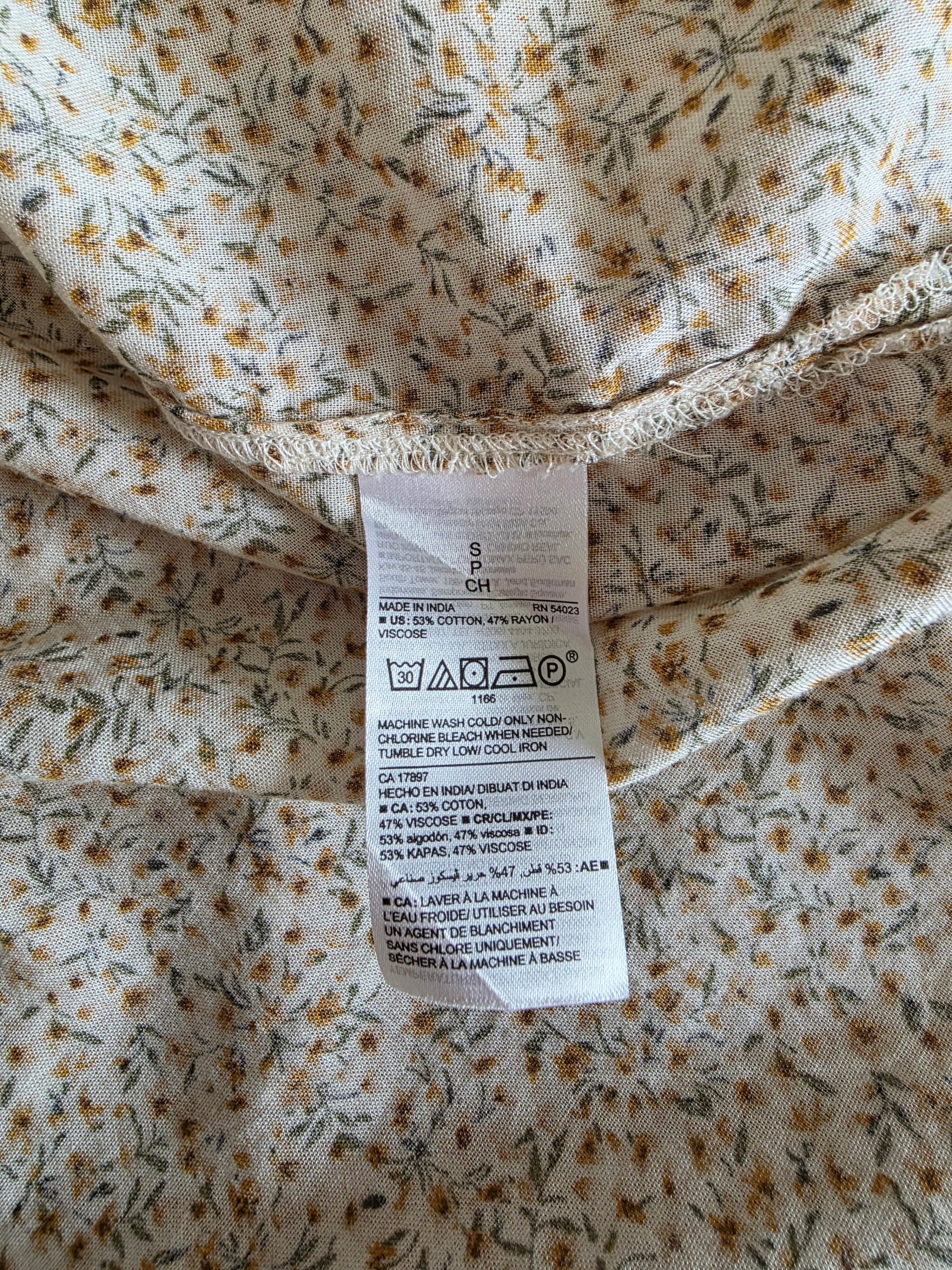 Dainty Floral Button Front Top (S)