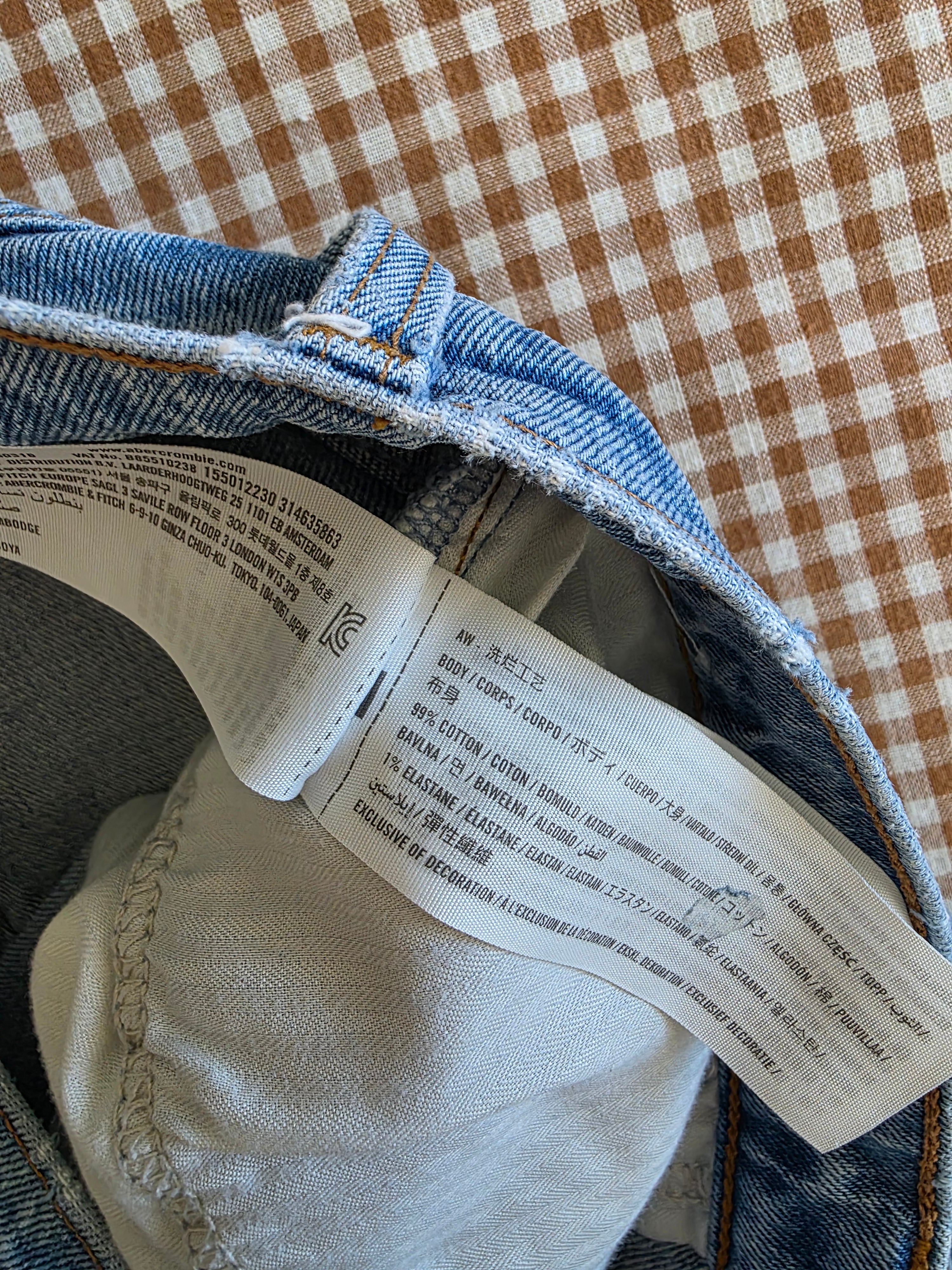 Abercrombie 90s Relaxed Jeans (32/14 long)