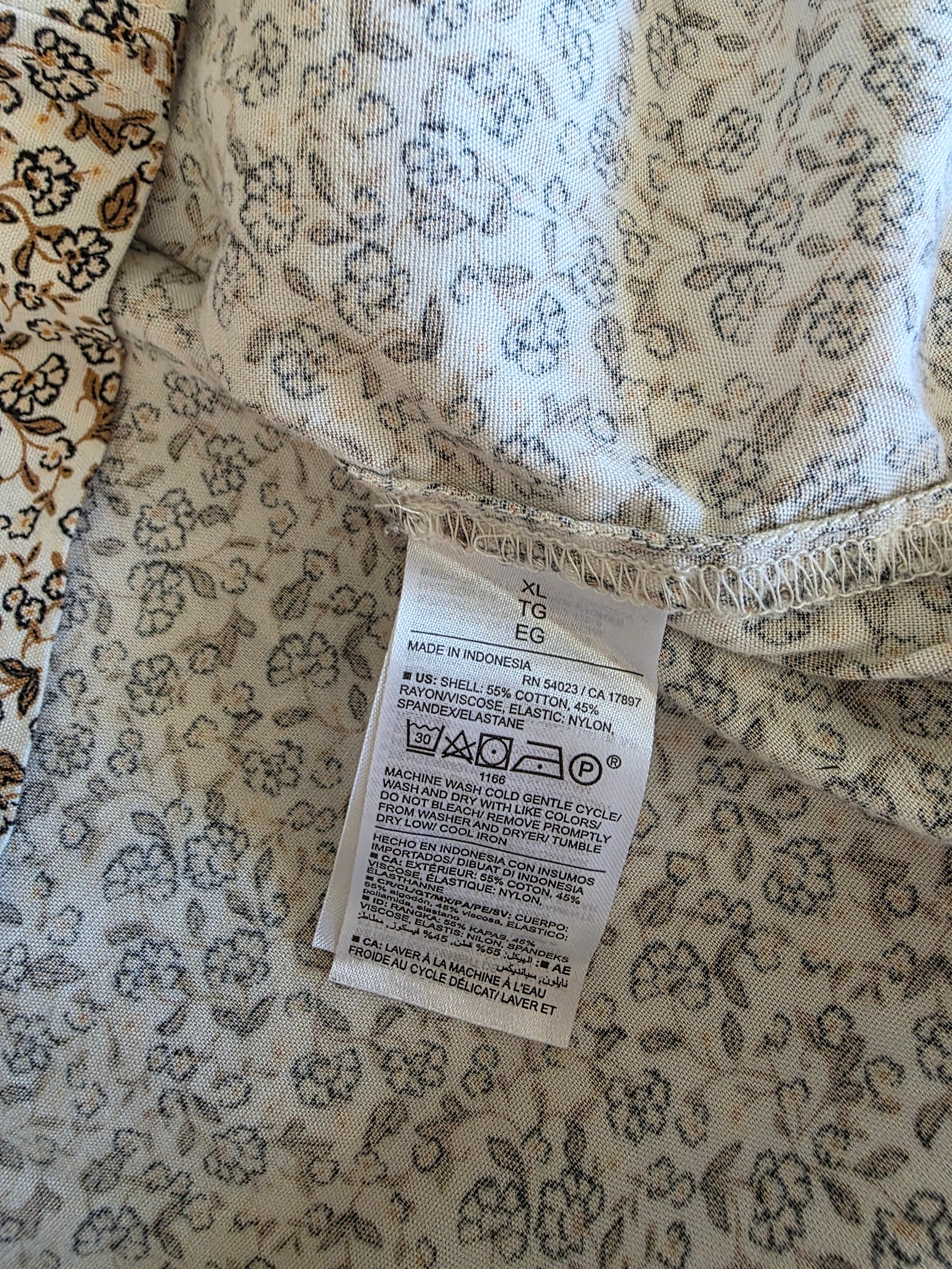 Neutral Floral Smocked Top (XL)