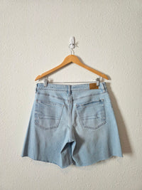 AE Light Wash Relaxed Denim Shorts (8)