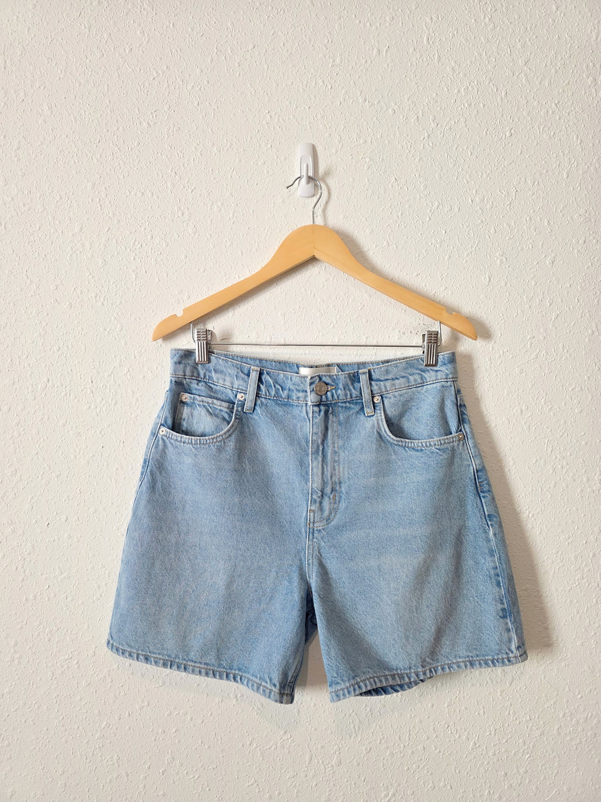 Frame Light Wash Denim Shorts (28)