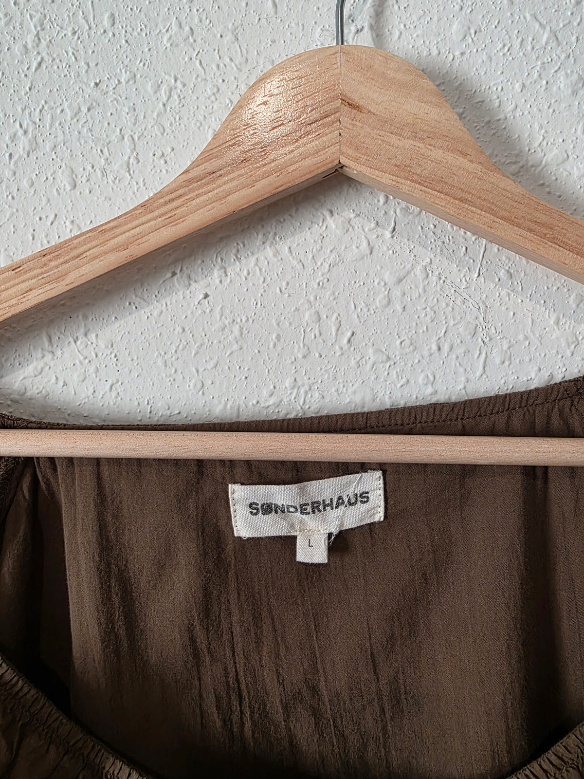 Sonderhaus Olive Puff Sleeve Top (L)