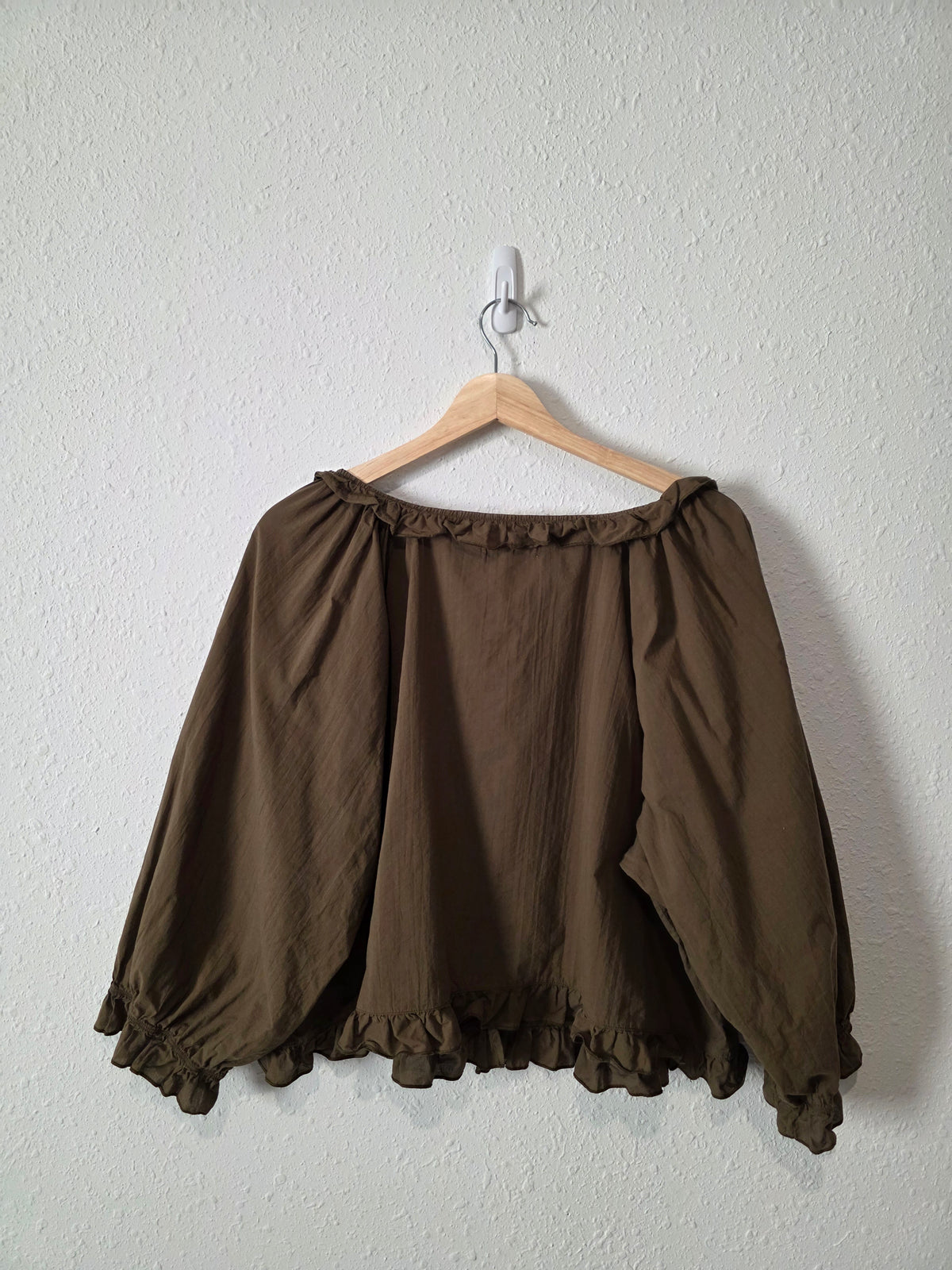 Sonderhaus Olive Puff Sleeve Top (L)
