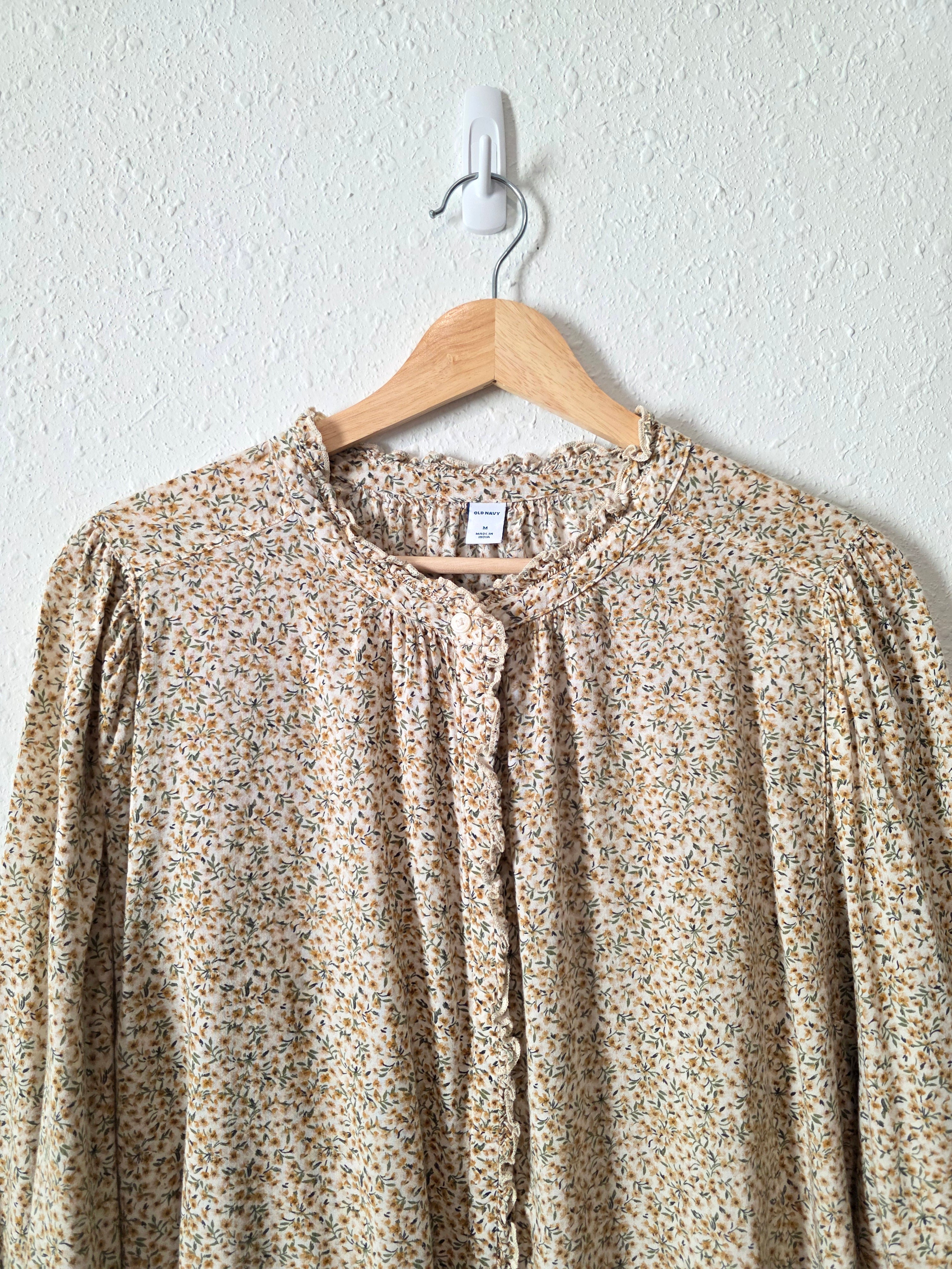 Dainty Floral Button Up Top (M)
