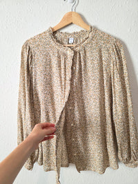 Dainty Floral Button Up Top (M)