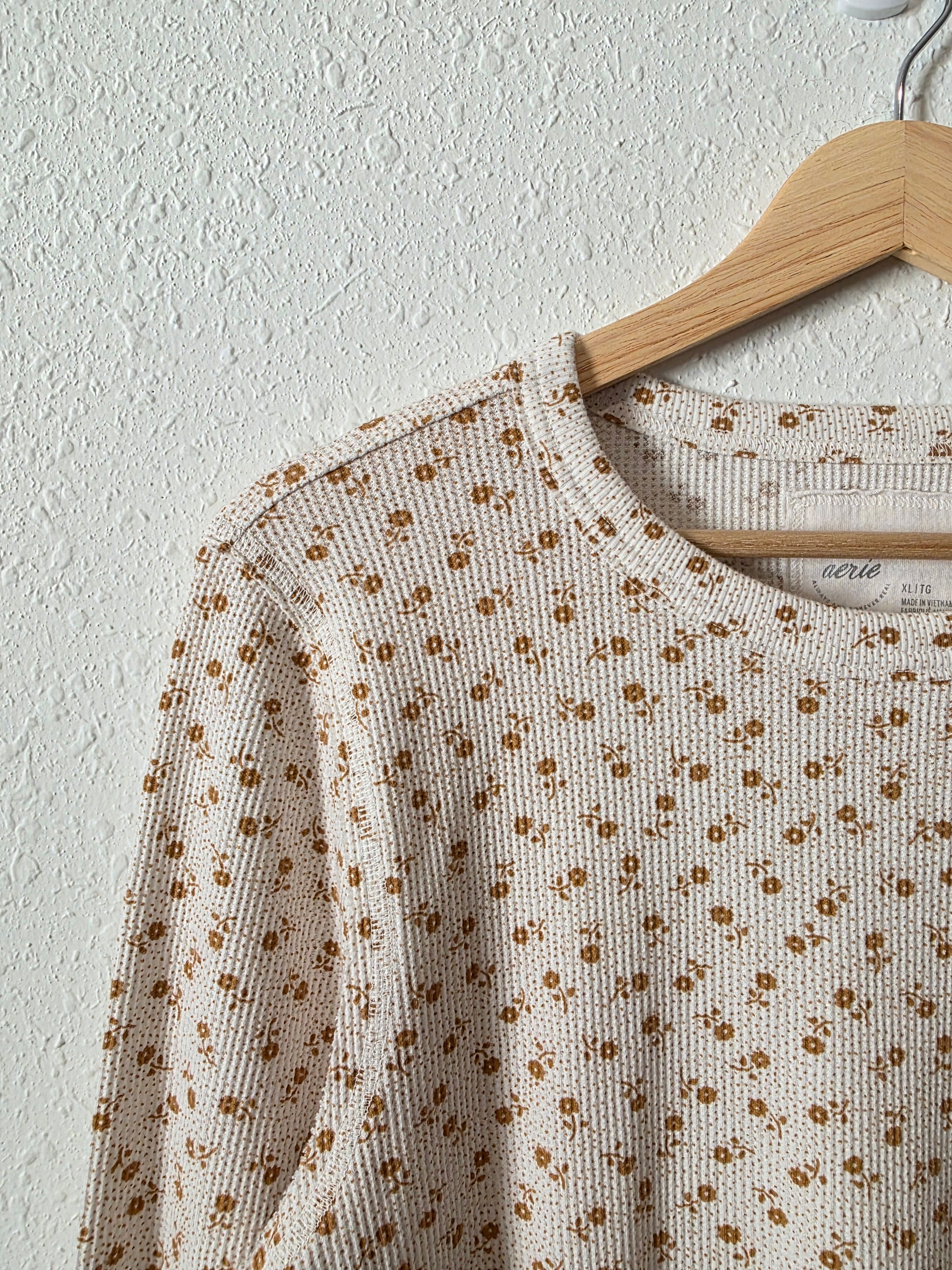NEW Aerie Dainty Floral Tee (XL)