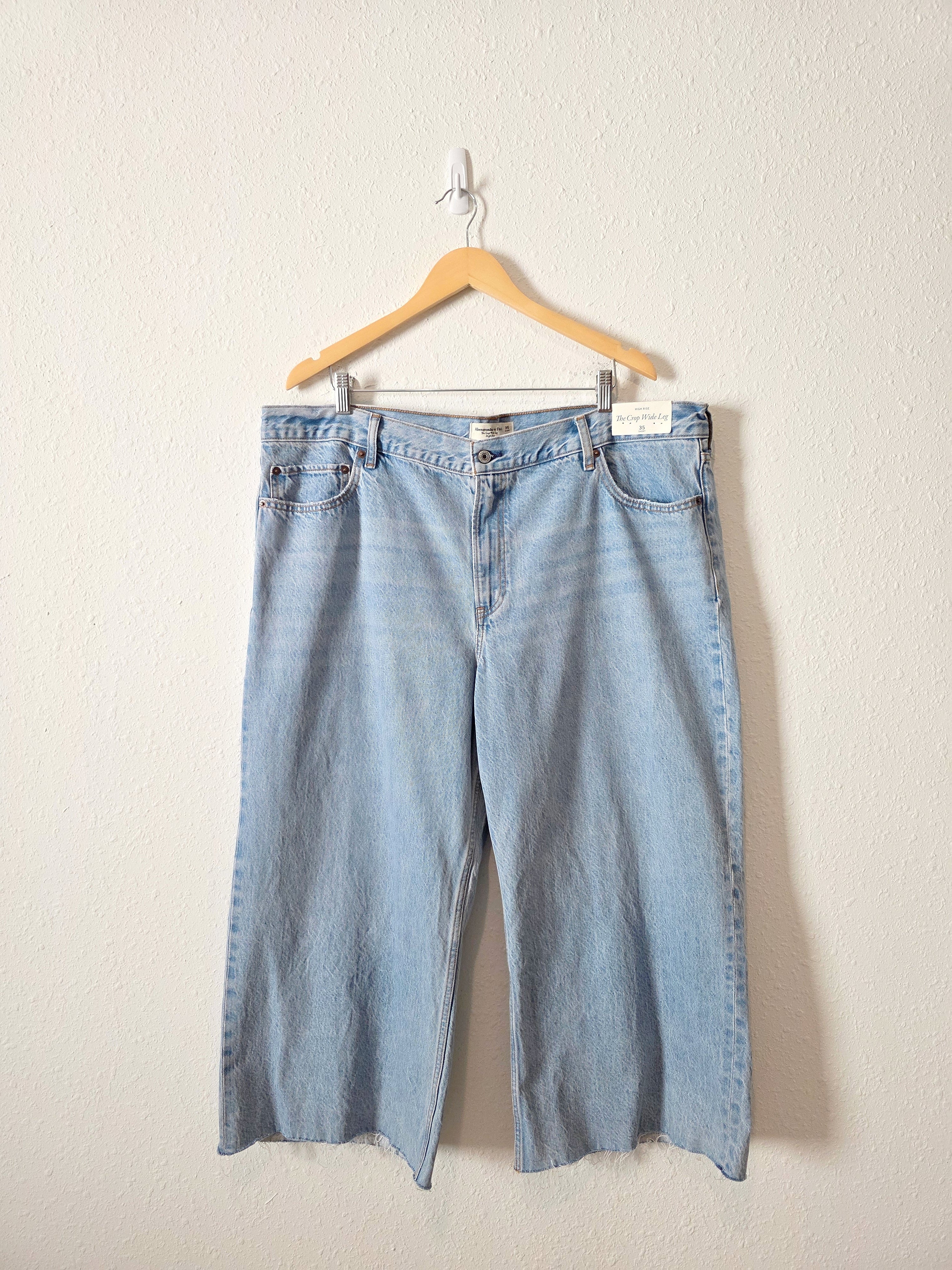 NEW Abercrombie Wide Leg Crop Jeans (35 short)