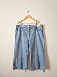 NEW Abercrombie Wide Leg Crop Jeans (35 short)