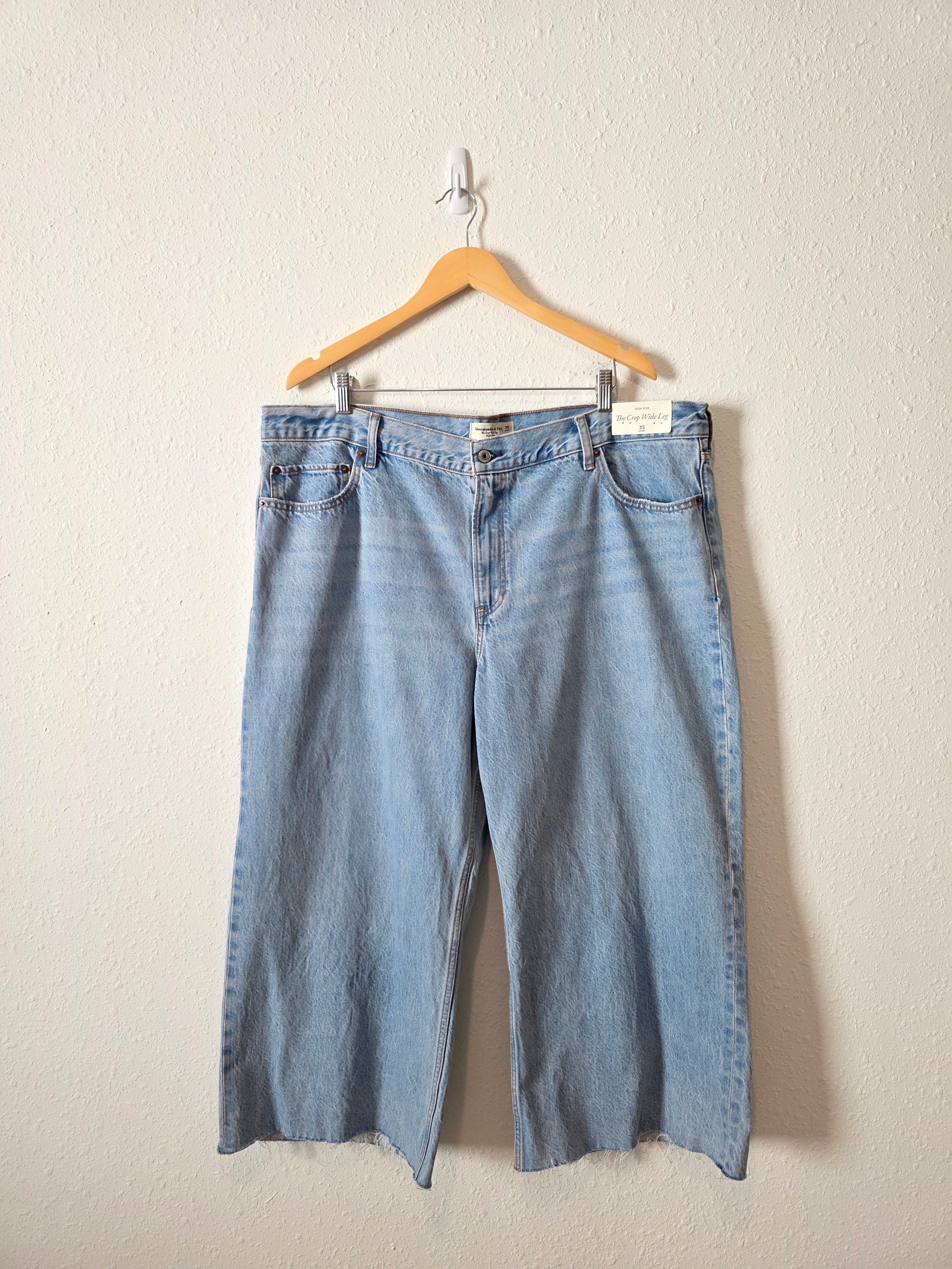 NEW Abercrombie Wide Leg Crop Jeans (35 short)