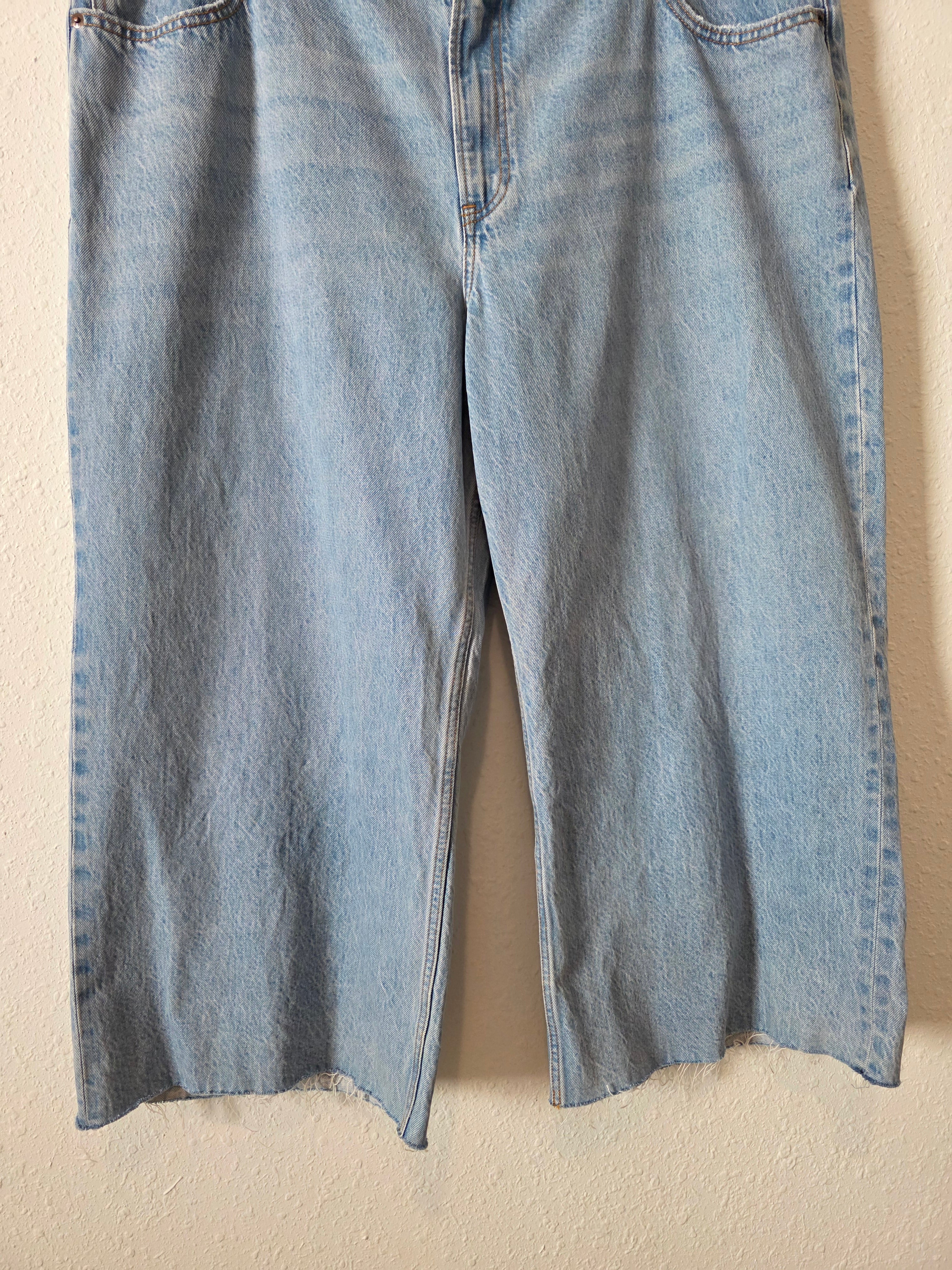 NEW Abercrombie Wide Leg Crop Jeans (35 short)