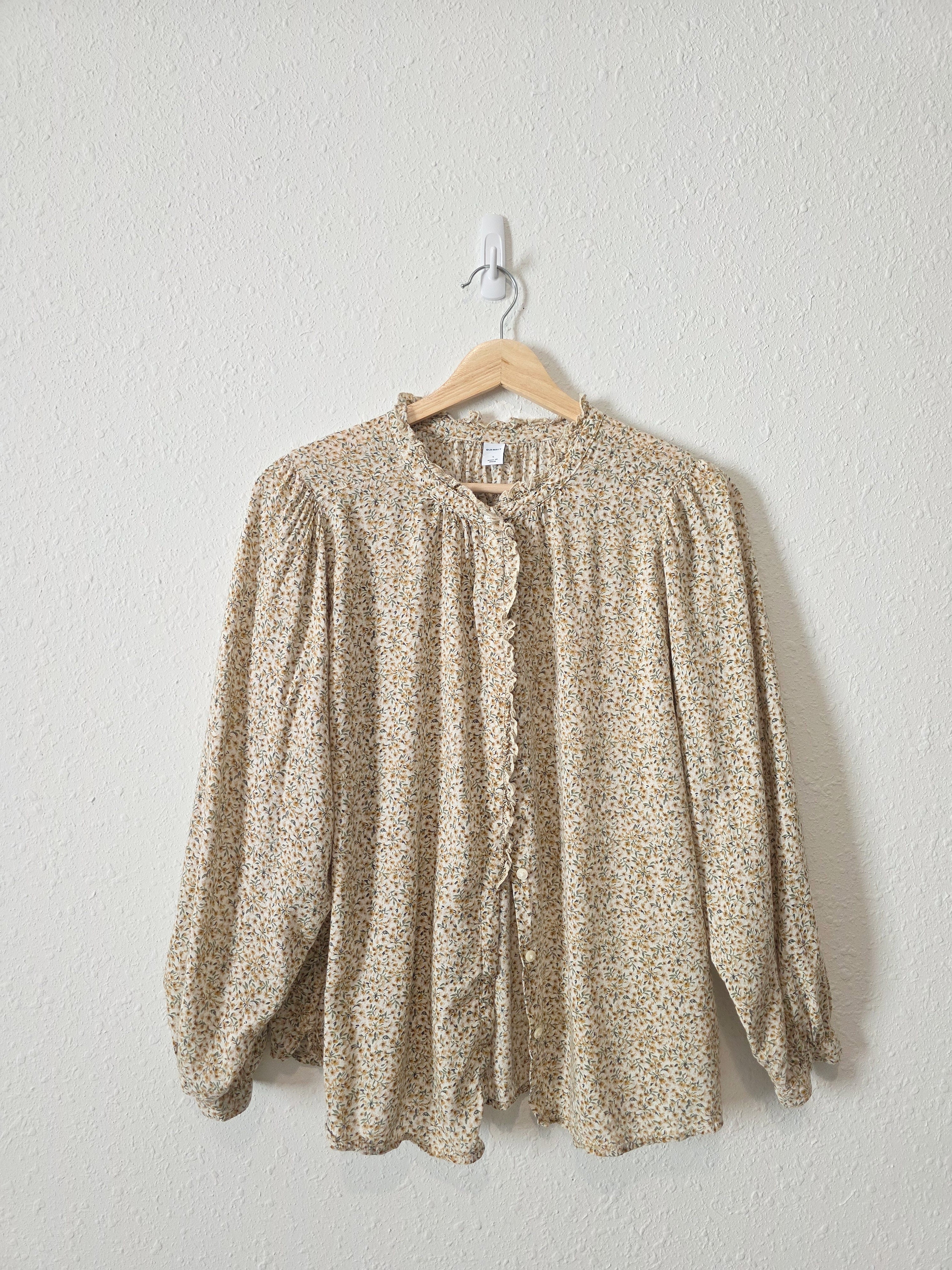 Dainty Floral Button Front Top (S)
