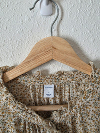Dainty Floral Button Front Top (S)