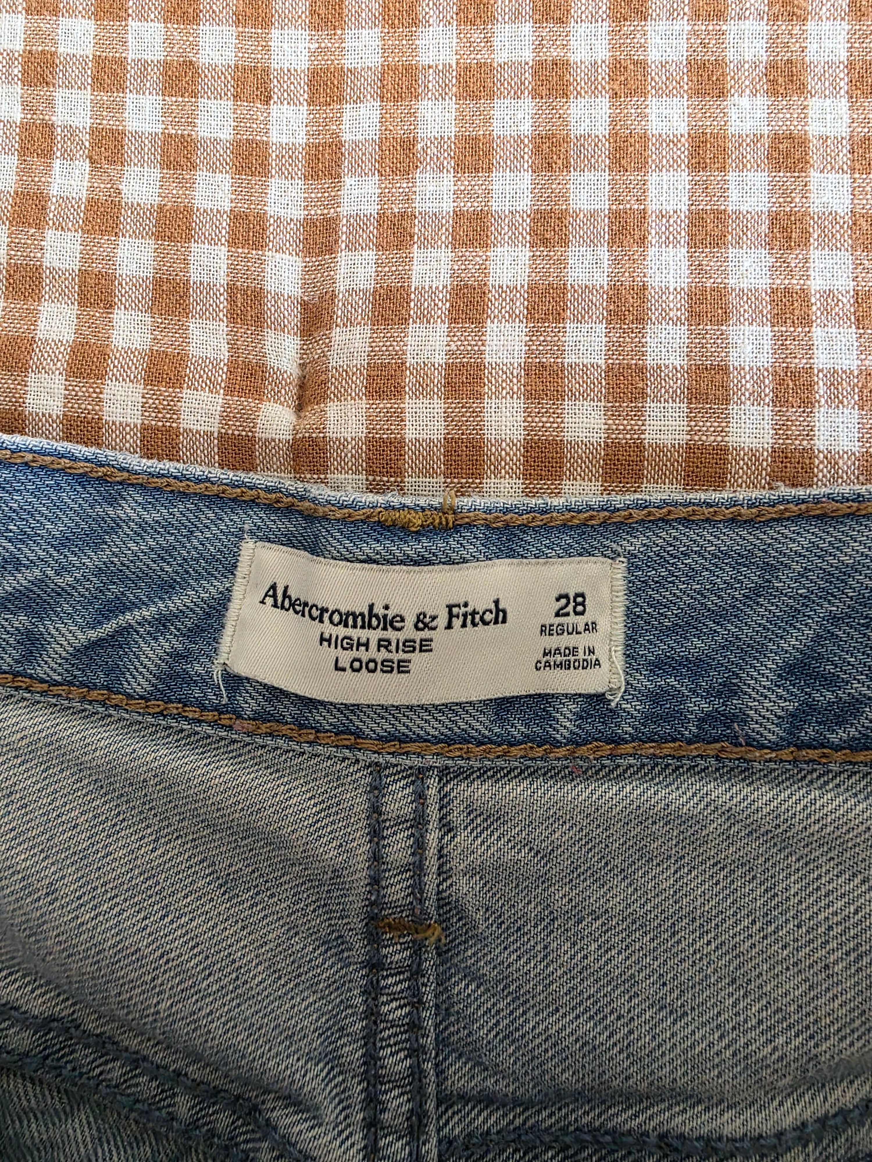 Abercrombie High Rise Loose Jeans (28)