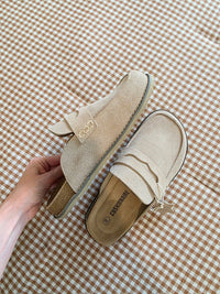 NEW Cushionaire Suede Clogs (9)