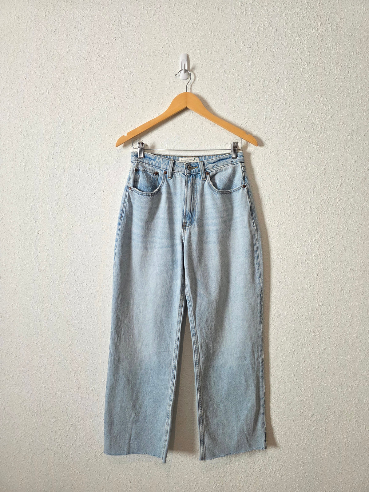 Abercrombie The Loose High Rise Jeans (27/4 short)