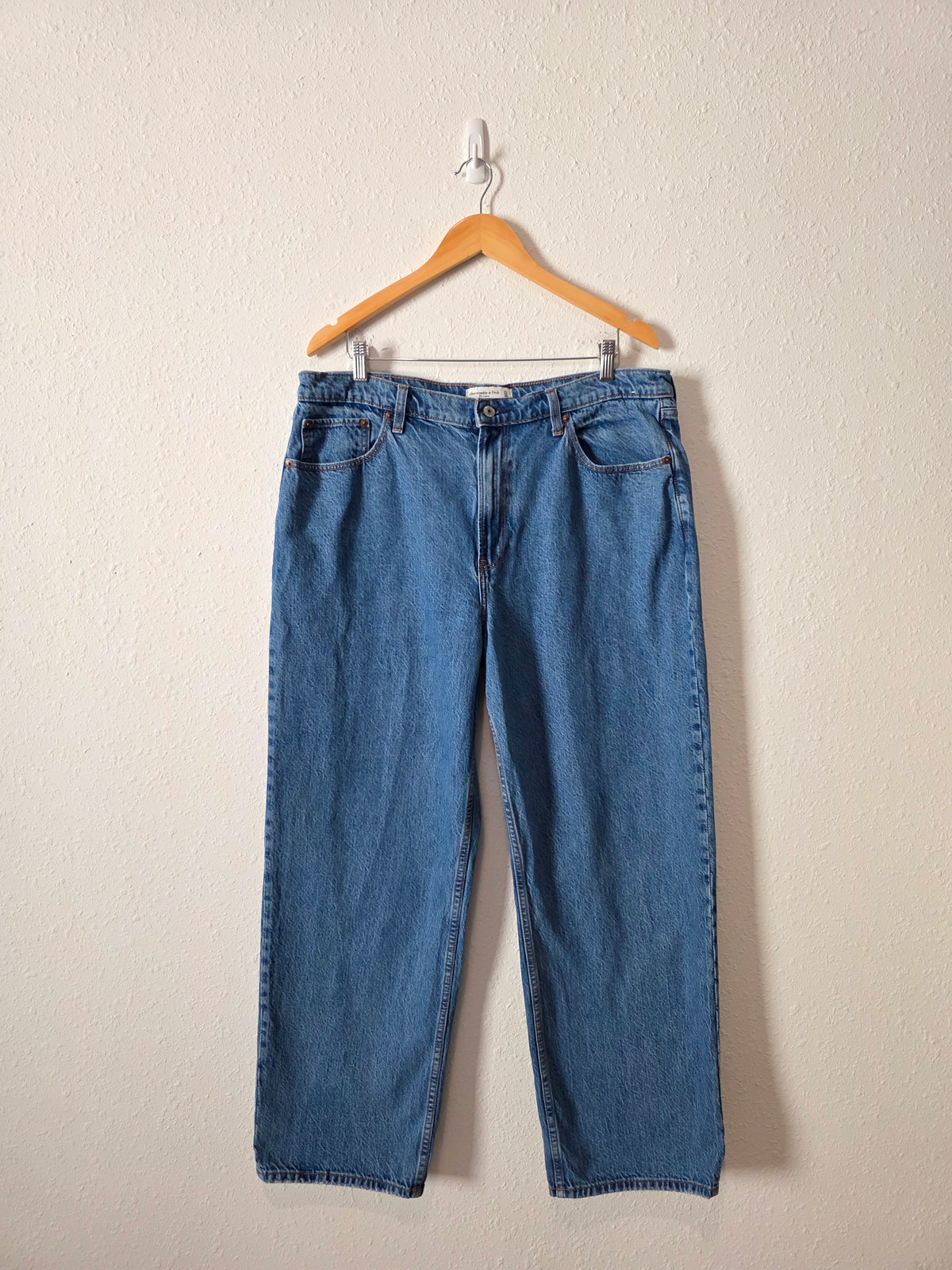 Abercrombie High Rise Loose Jeans (33/16)