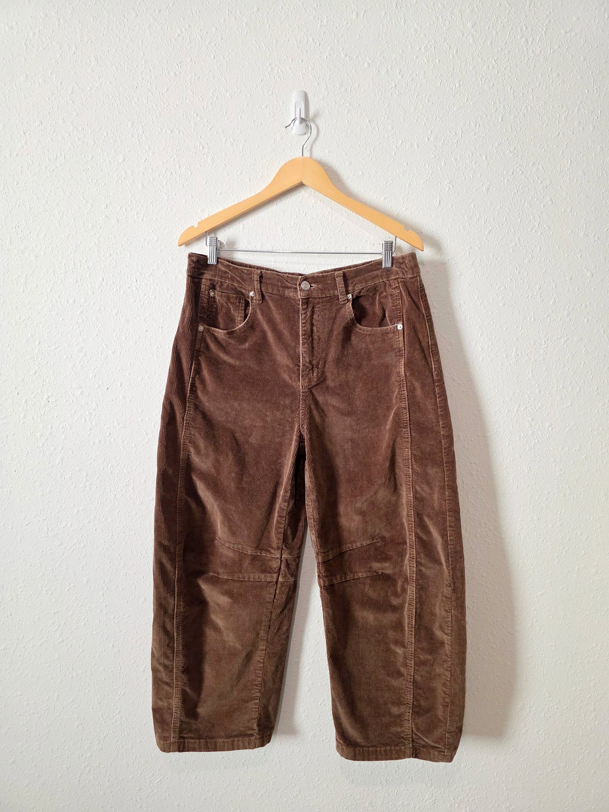 Aaron & Amber Brown Corduroy Barrel Jeans (L)
