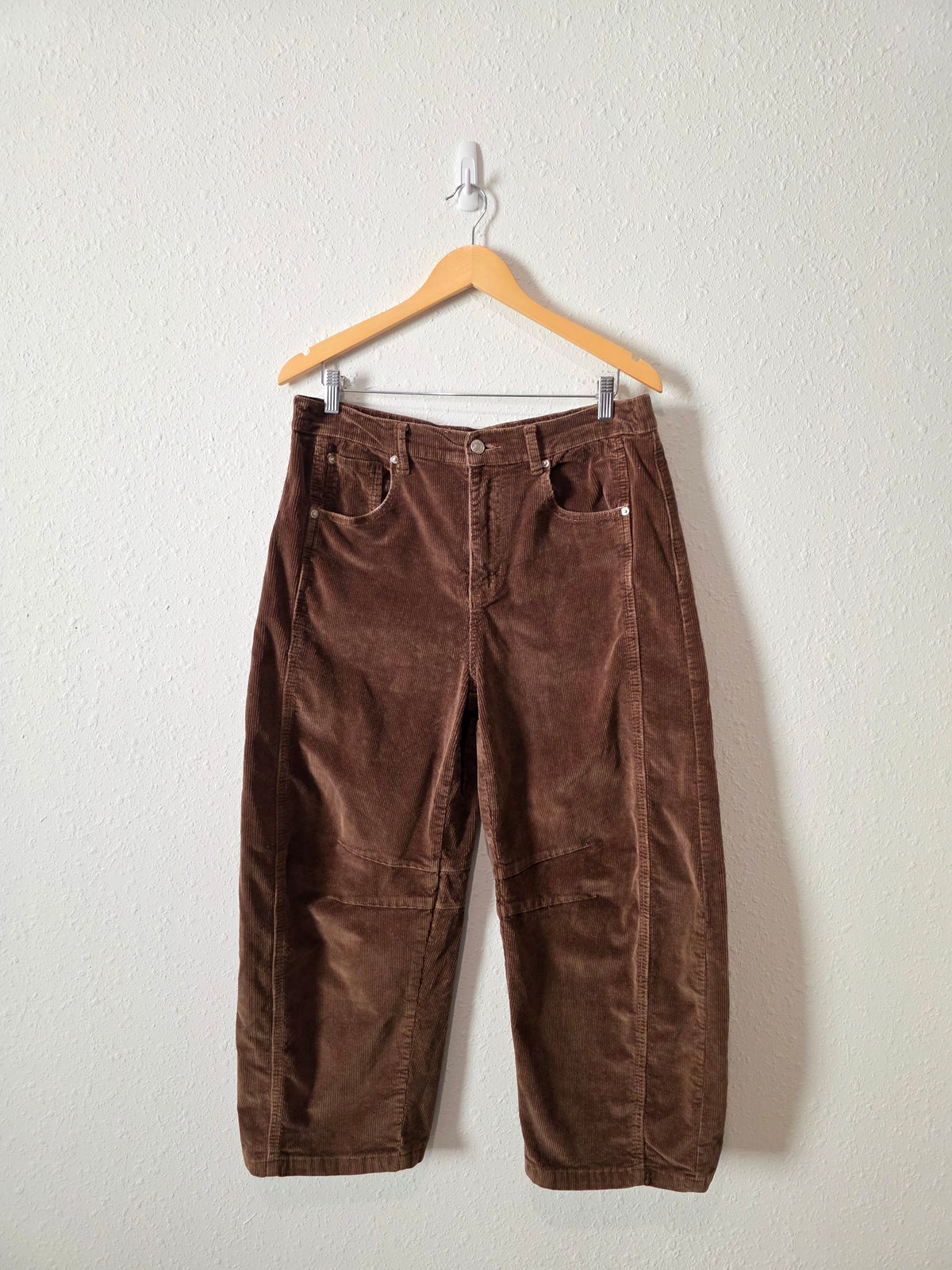 Aaron & Amber Brown Corduroy Barrel Jeans (L)