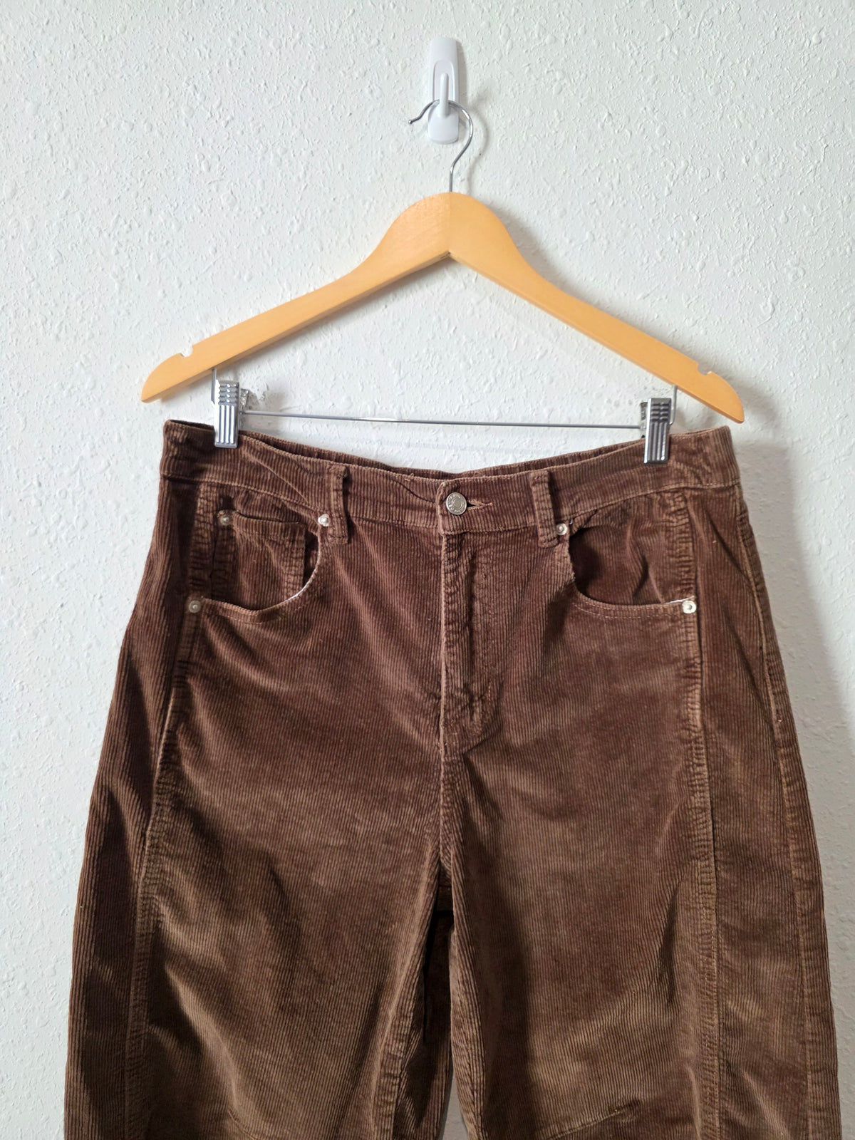 Aaron & Amber Brown Corduroy Barrel Jeans (L)