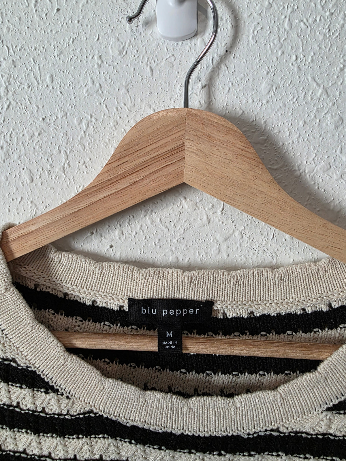 Blu Pepper Ruffle Sleeve Knit Top (M)