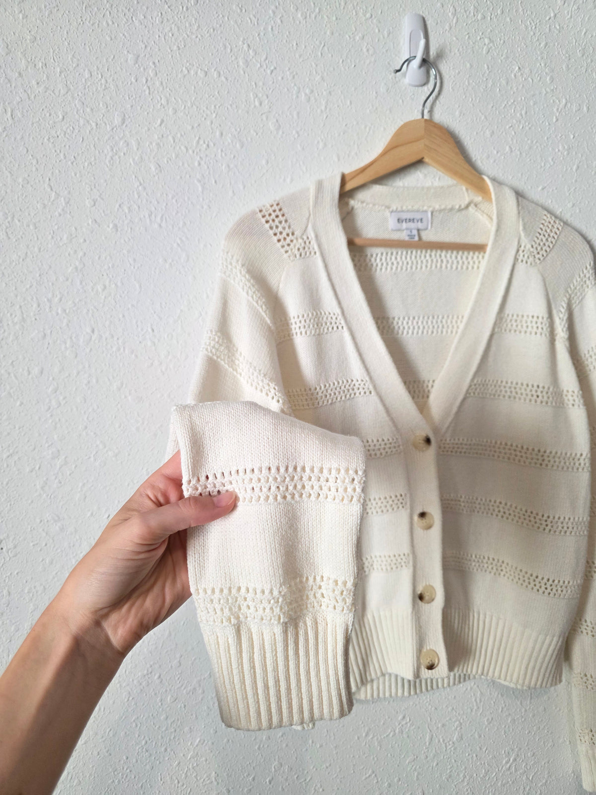 Evereve Textured Button Front Cardigan (S)