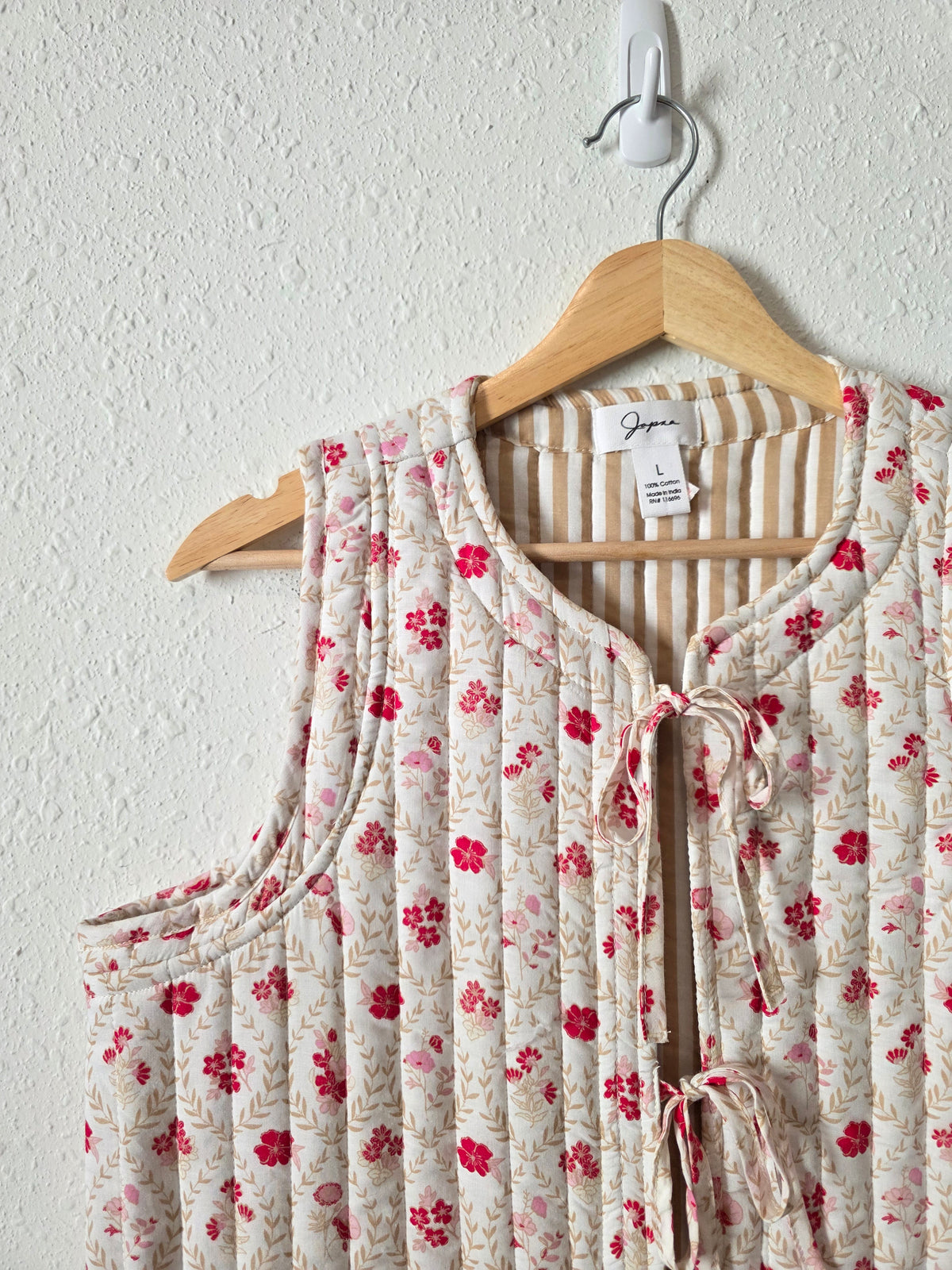 Floral Quilted Tie Front Vest (L)
