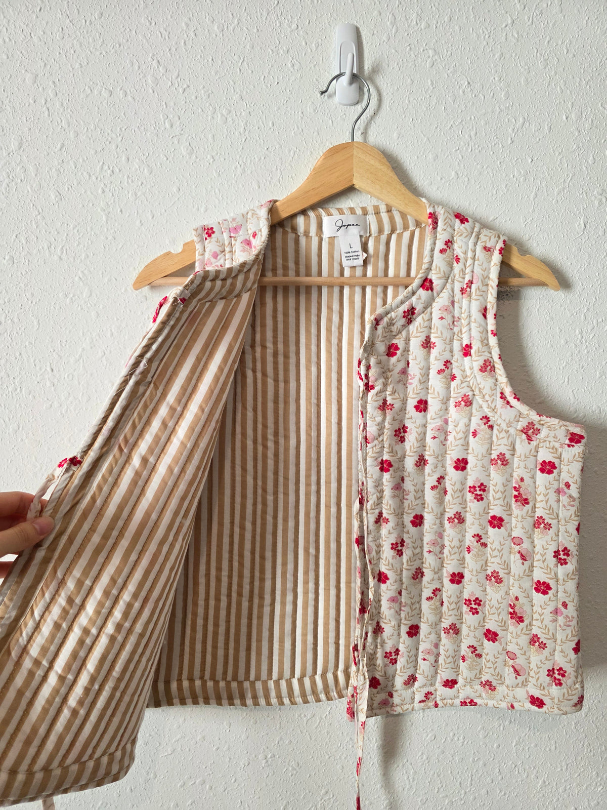 Floral Quilted Tie Front Vest (L)