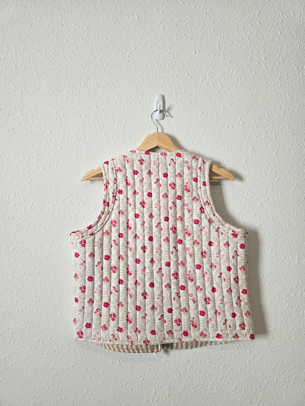 Floral Quilted Tie Front Vest (L)