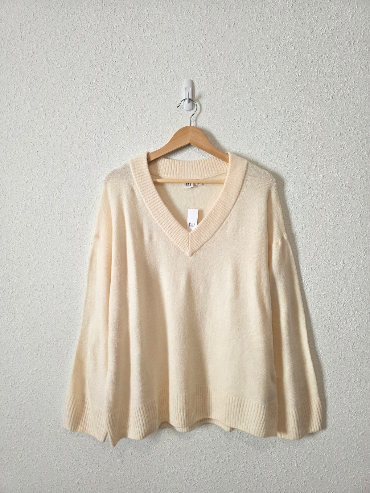 NEW Gap Cozy V Neck Sweater (L)