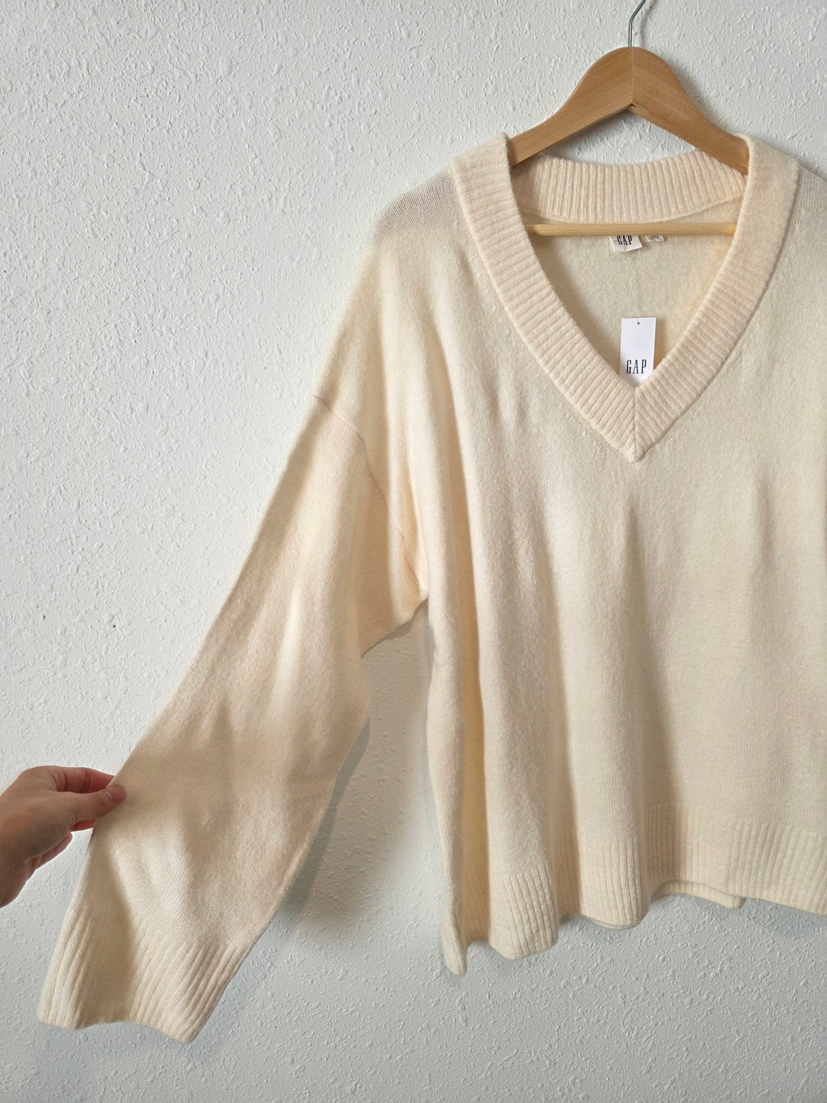 NEW Gap Cozy V Neck Sweater (L)