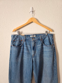 NEW Levi's Low Pro Straight Jeans (33)
