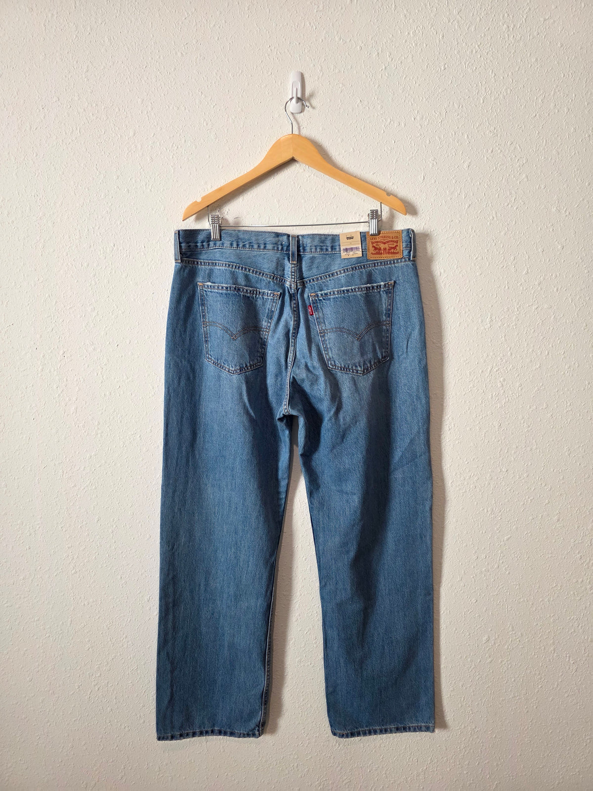 NEW Levi's Low Pro Straight Jeans (33)