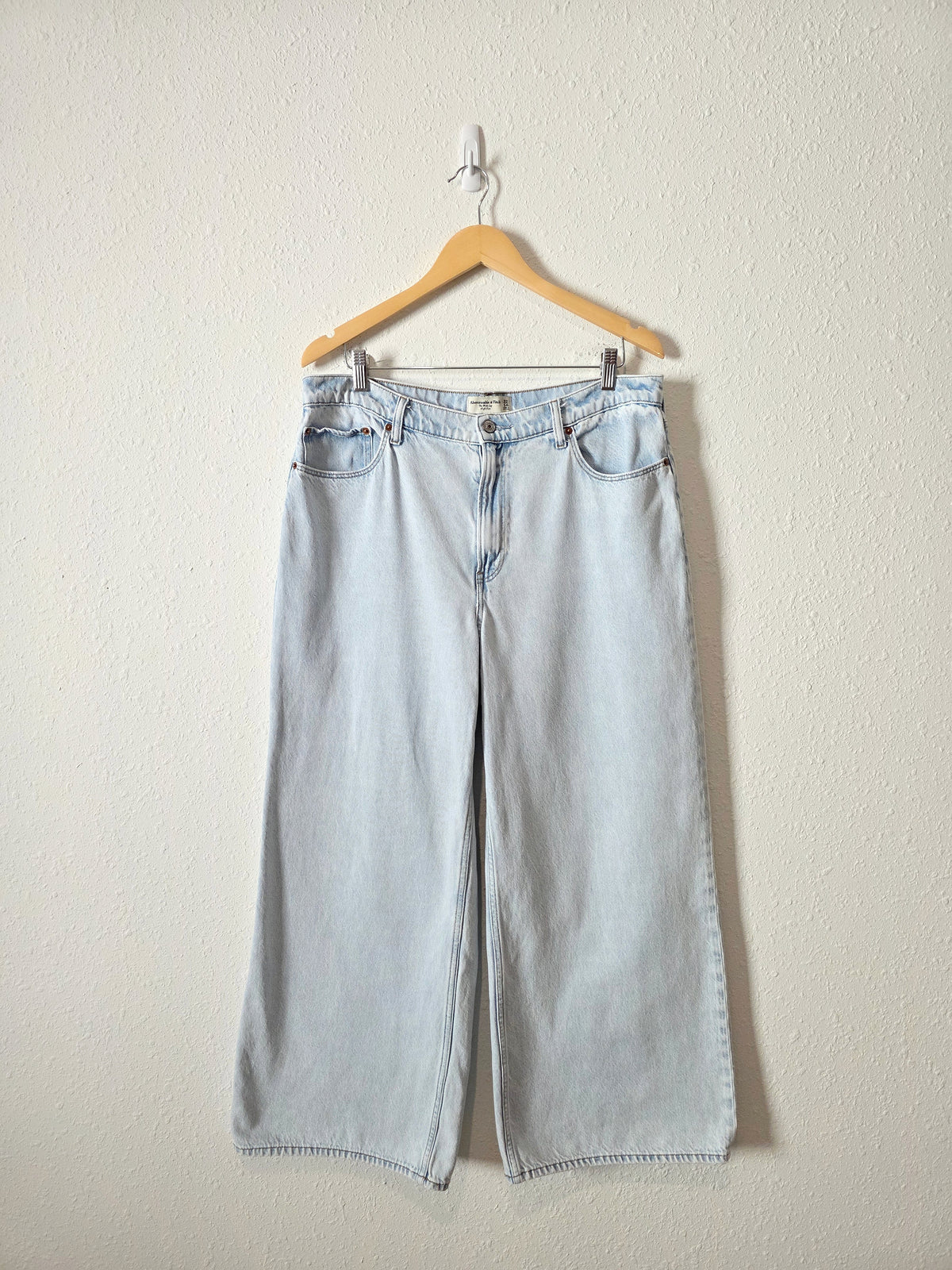 Abercrombie Light Wash Wide Leg Jeans (32/14 short)