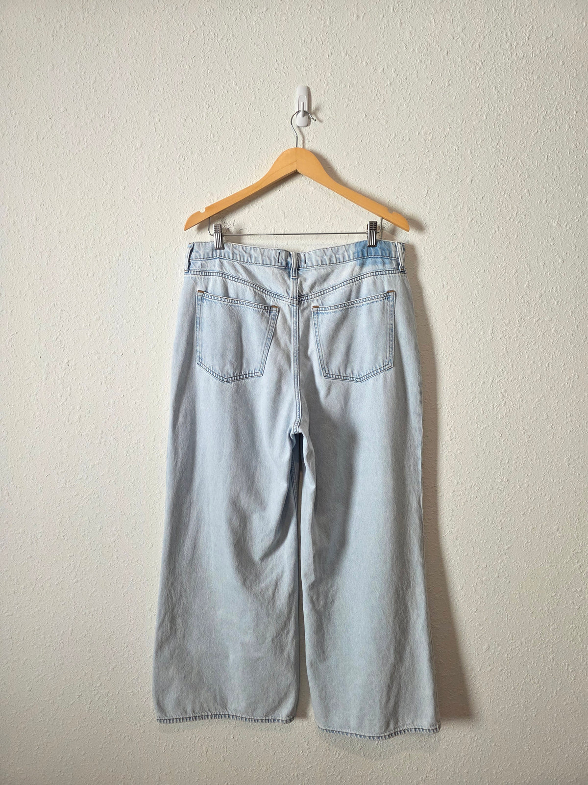 Abercrombie Light Wash Wide Leg Jeans (32/14 short)