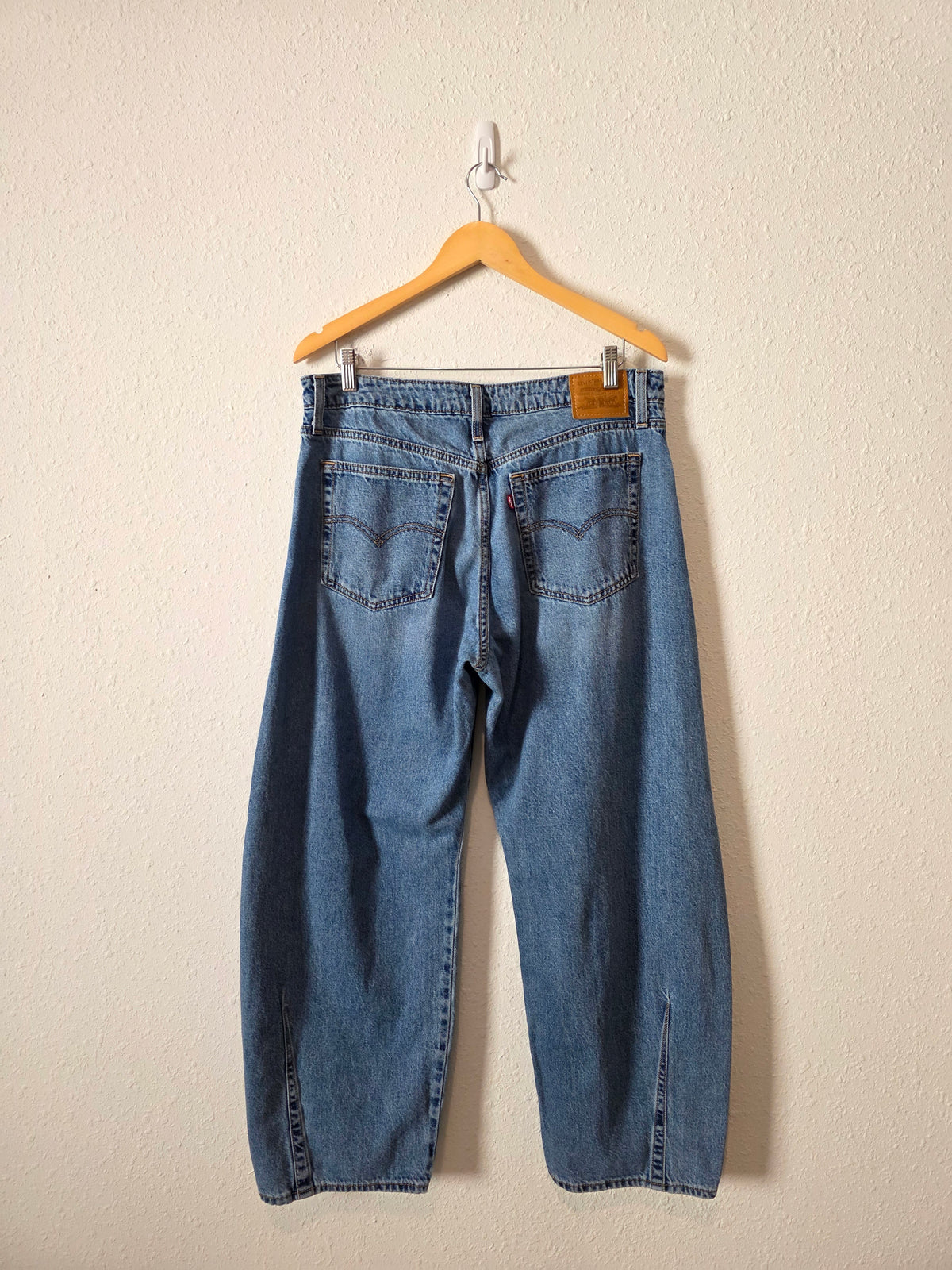 Levi's Baggy Dad Barrel Jeans (31)