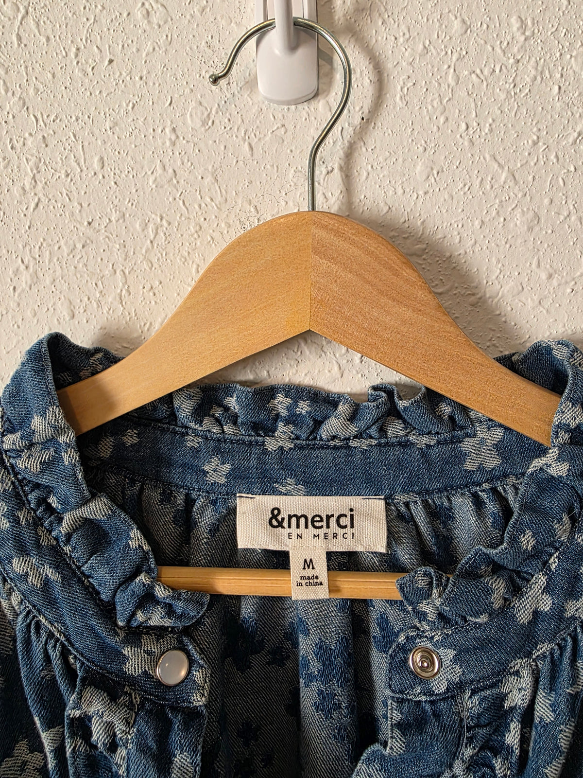 &Merci Floral Denim Snap Button Top (M)