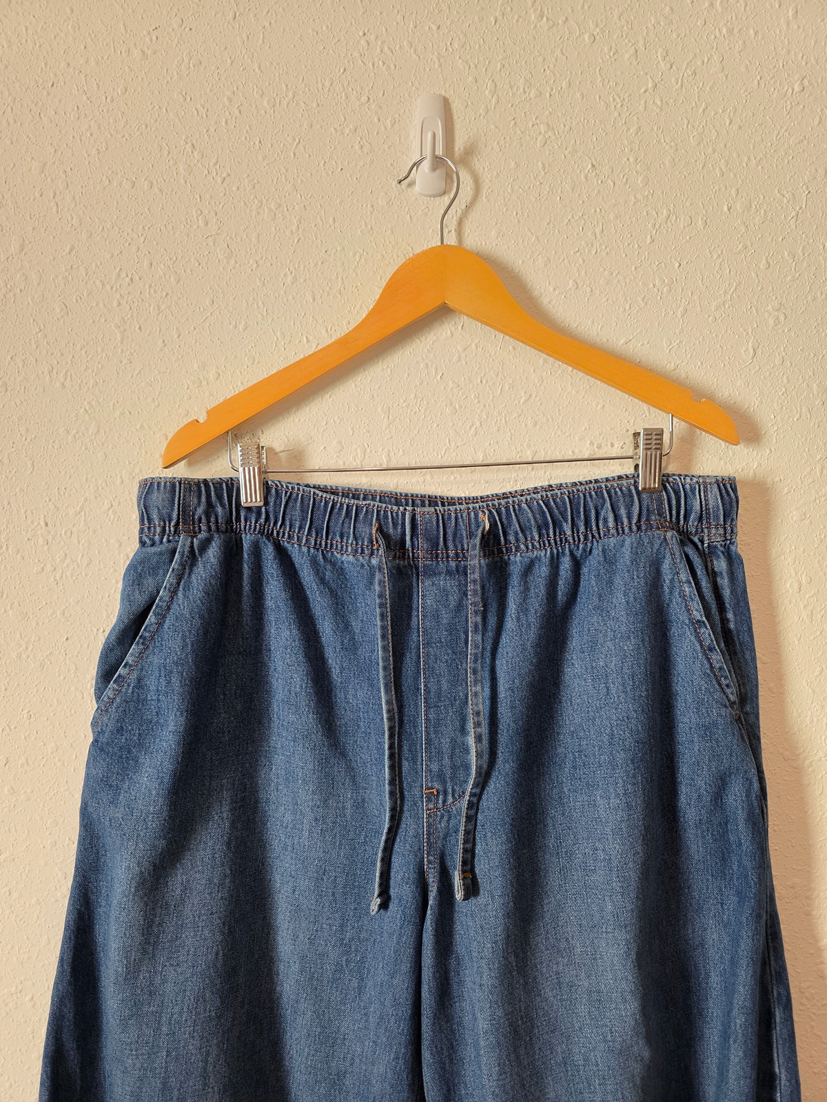 Relaxed Pull On Barrel Jeans (L)
